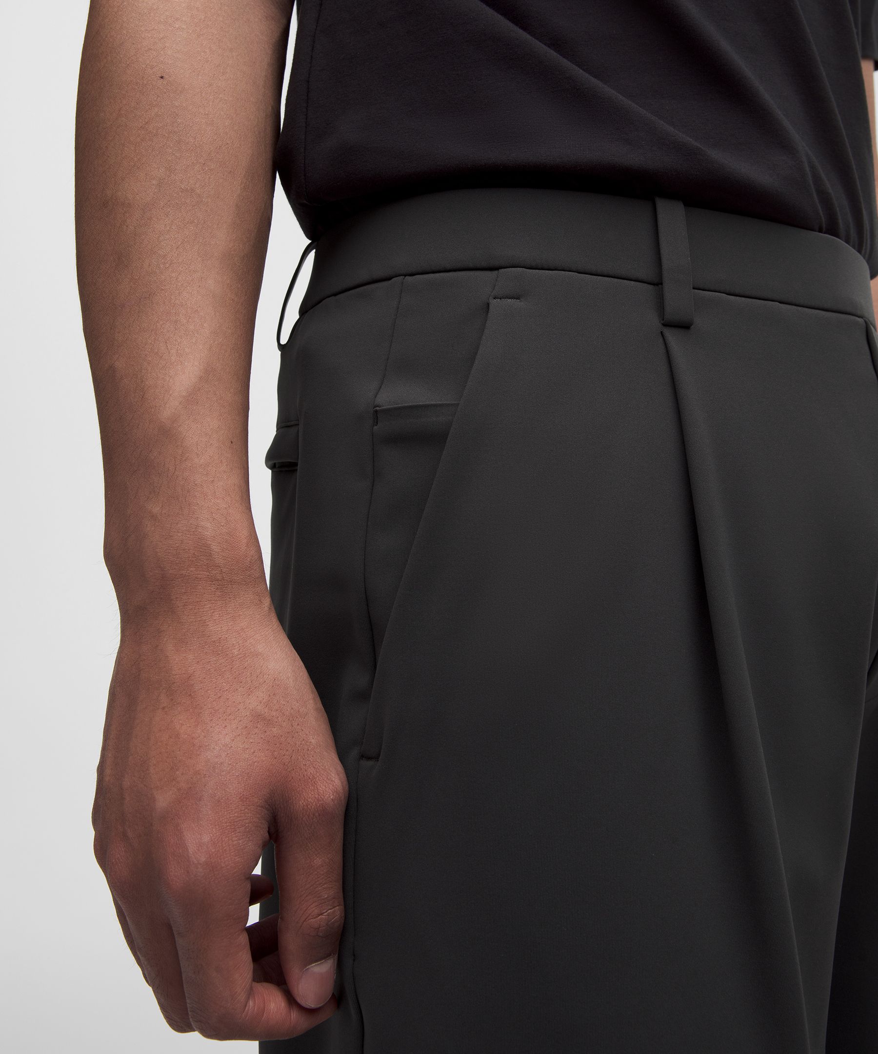 Men's Daydrift Relaxed-Fit Pleated Short 8"