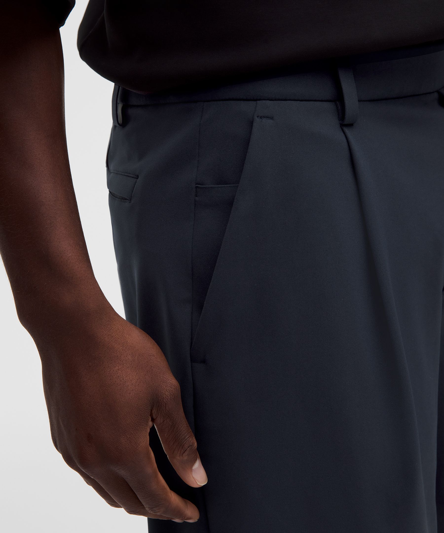 Men's Daydrift Relaxed-Fit Pleated Short 8"