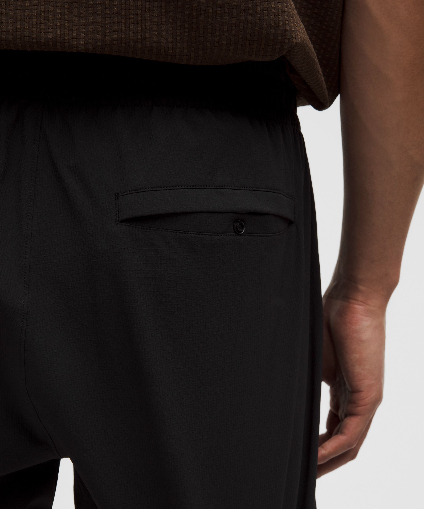 Zero Tucks Relaxed-Fit Short 8"