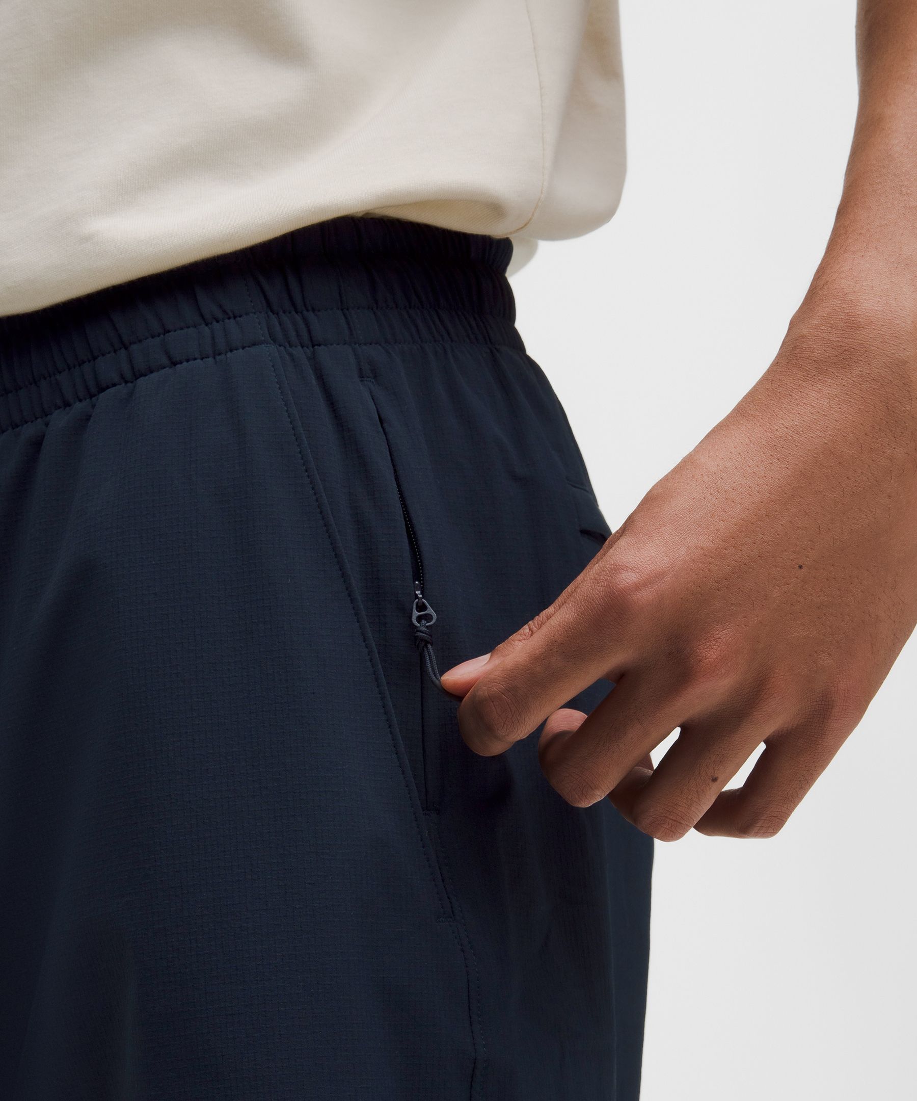 Zero Tucks Relaxed-Fit Short 8"