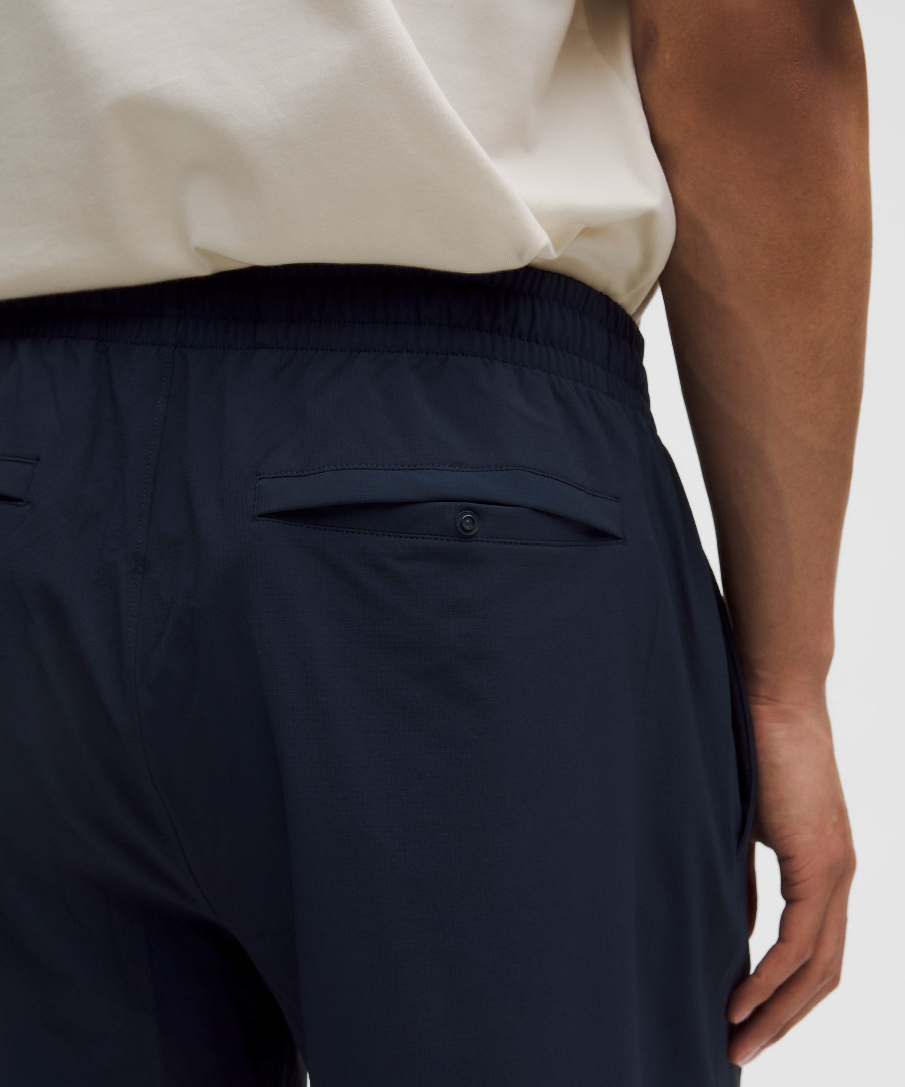 Zero Tucks Relaxed-Fit Short 8"