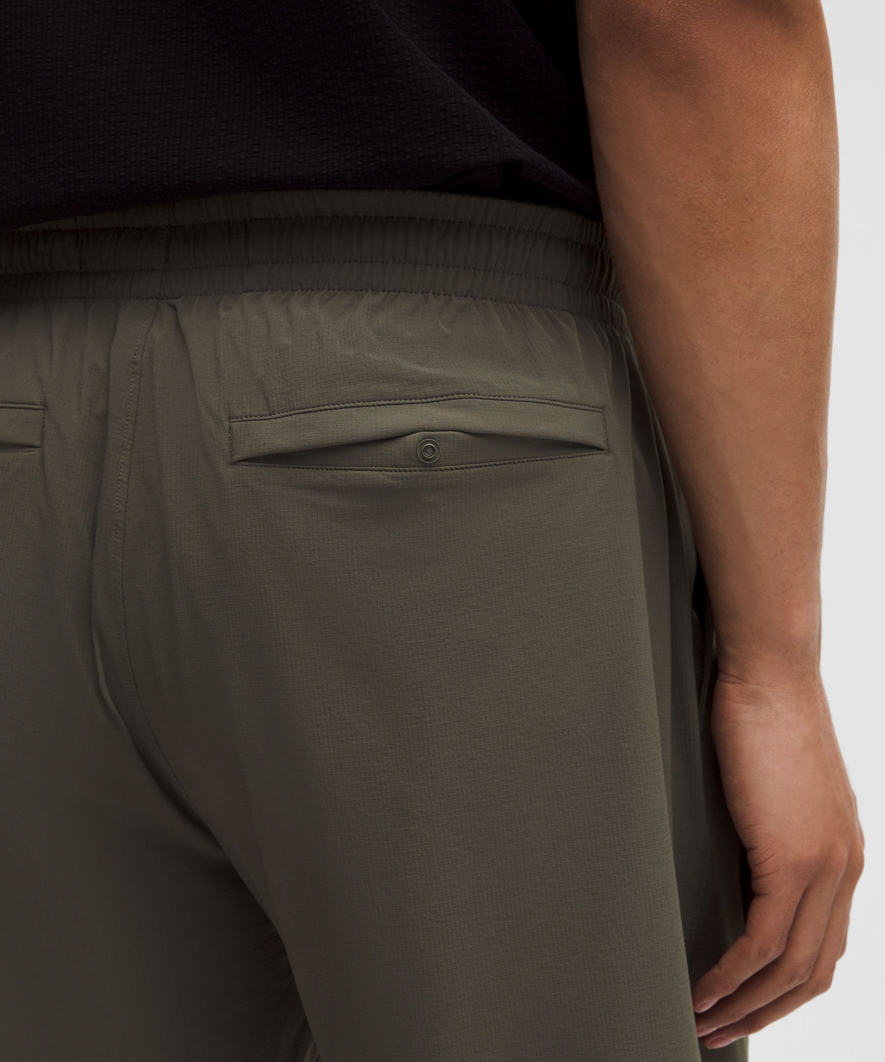 Zero Tucks Relaxed-Fit Short 8"