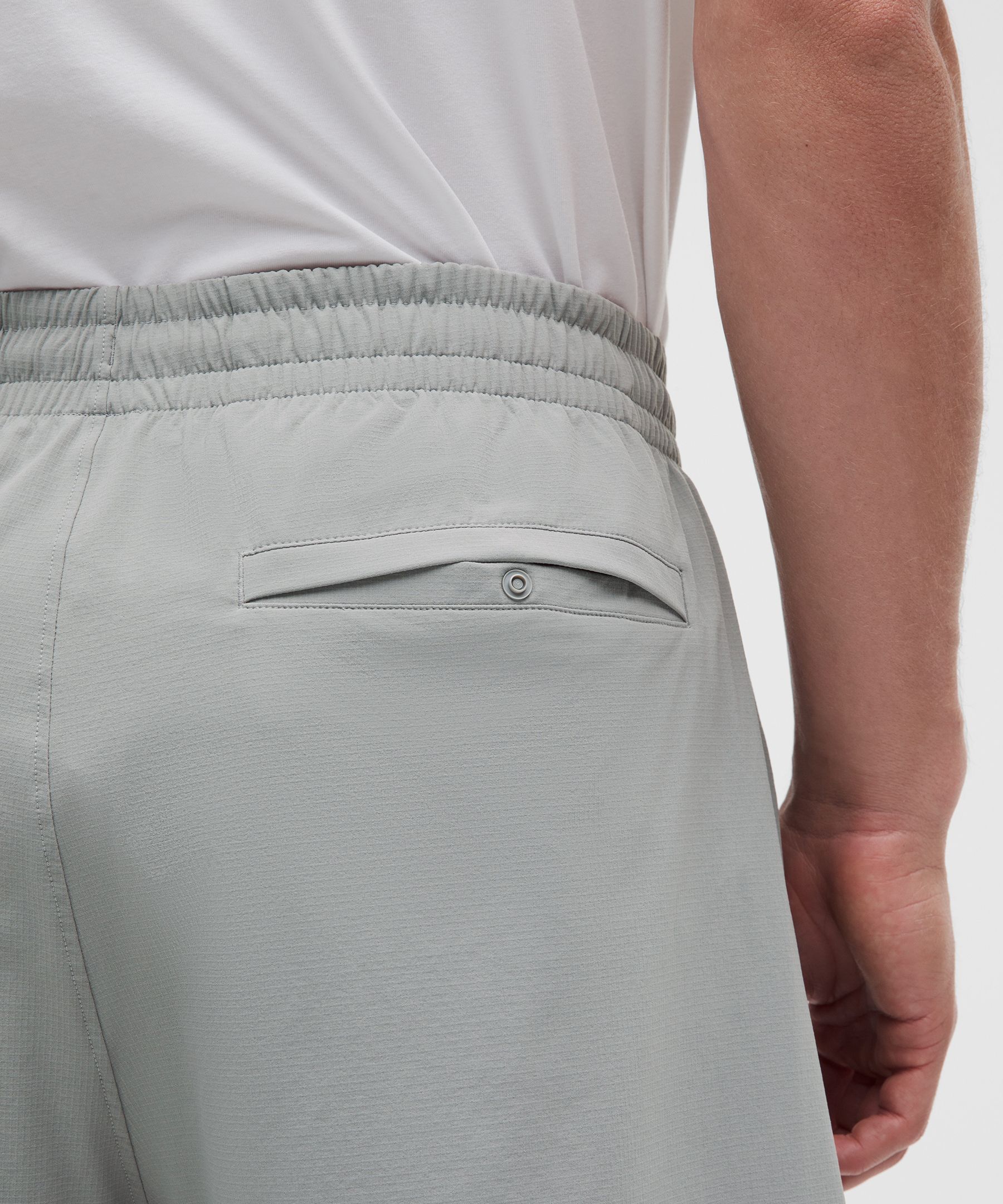 Zero Tucks Relaxed-Fit Short 8"