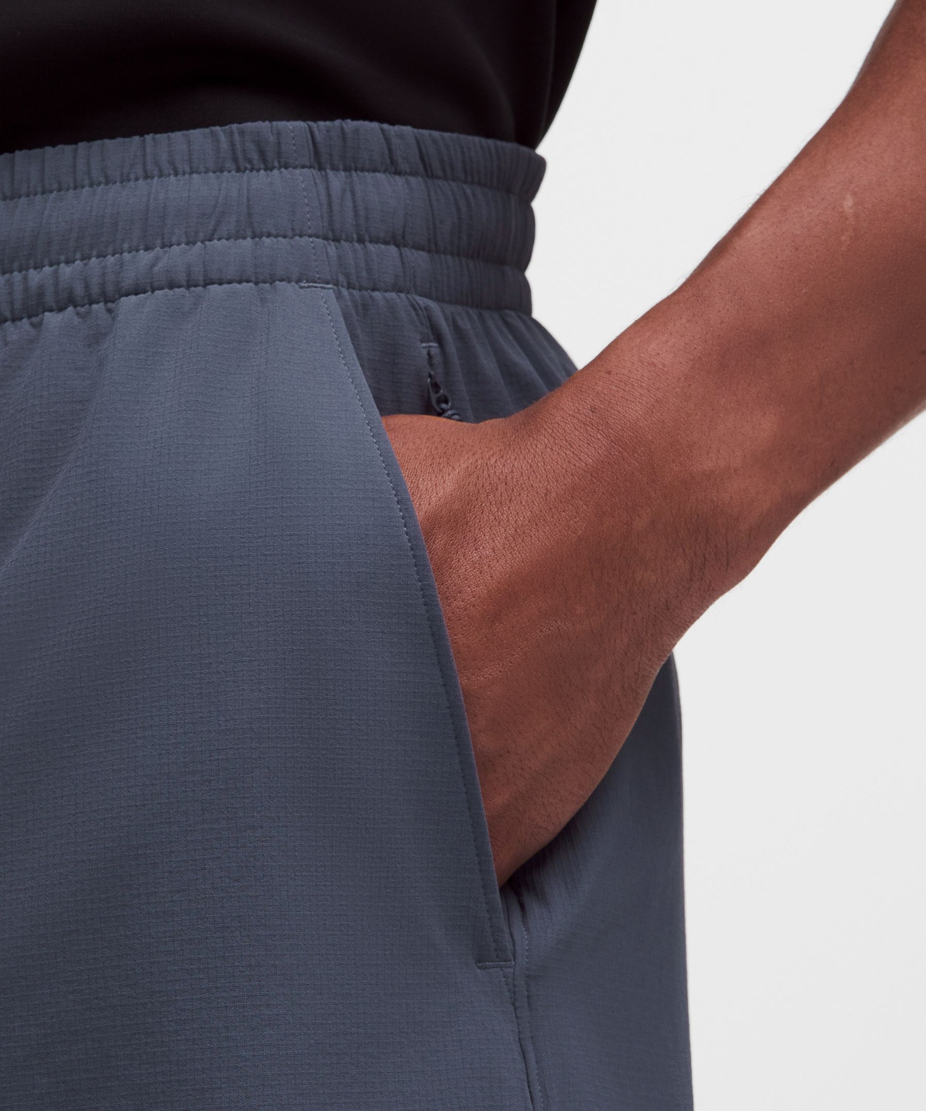 Zero Tucks Relaxed-Fit Short 8"
