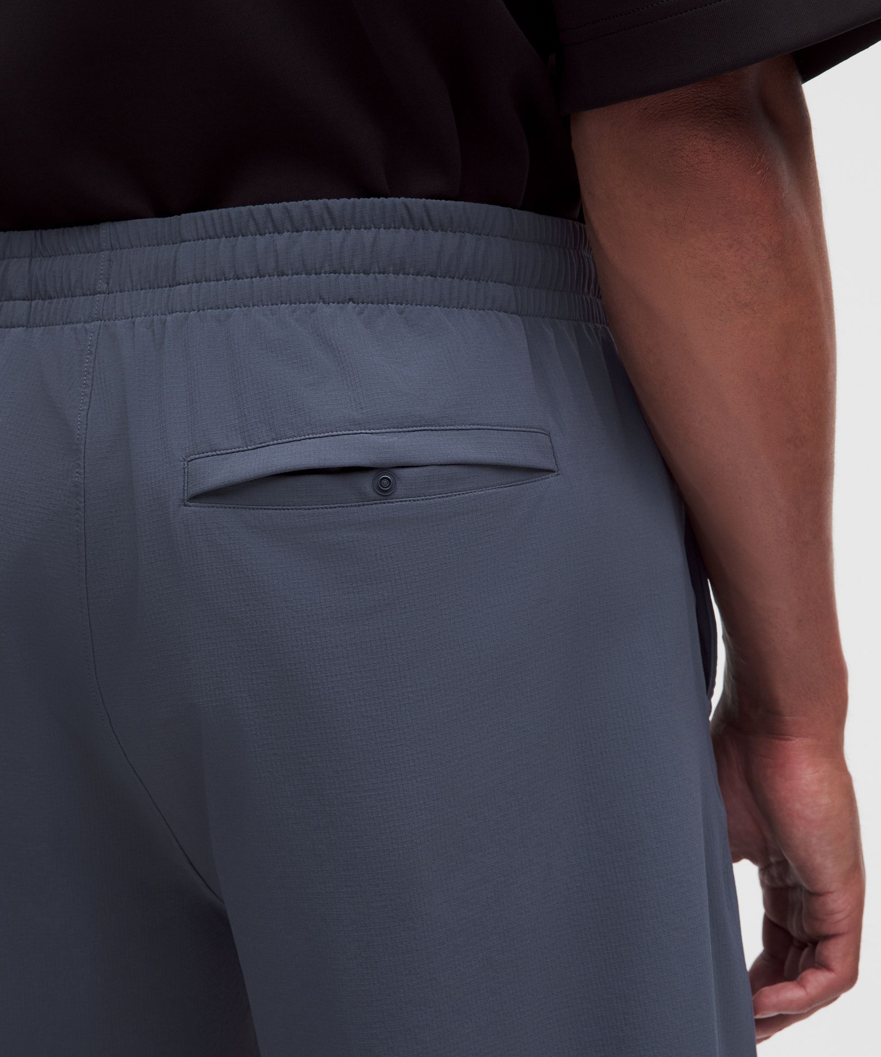 Zero Tucks Relaxed-Fit Short 8"