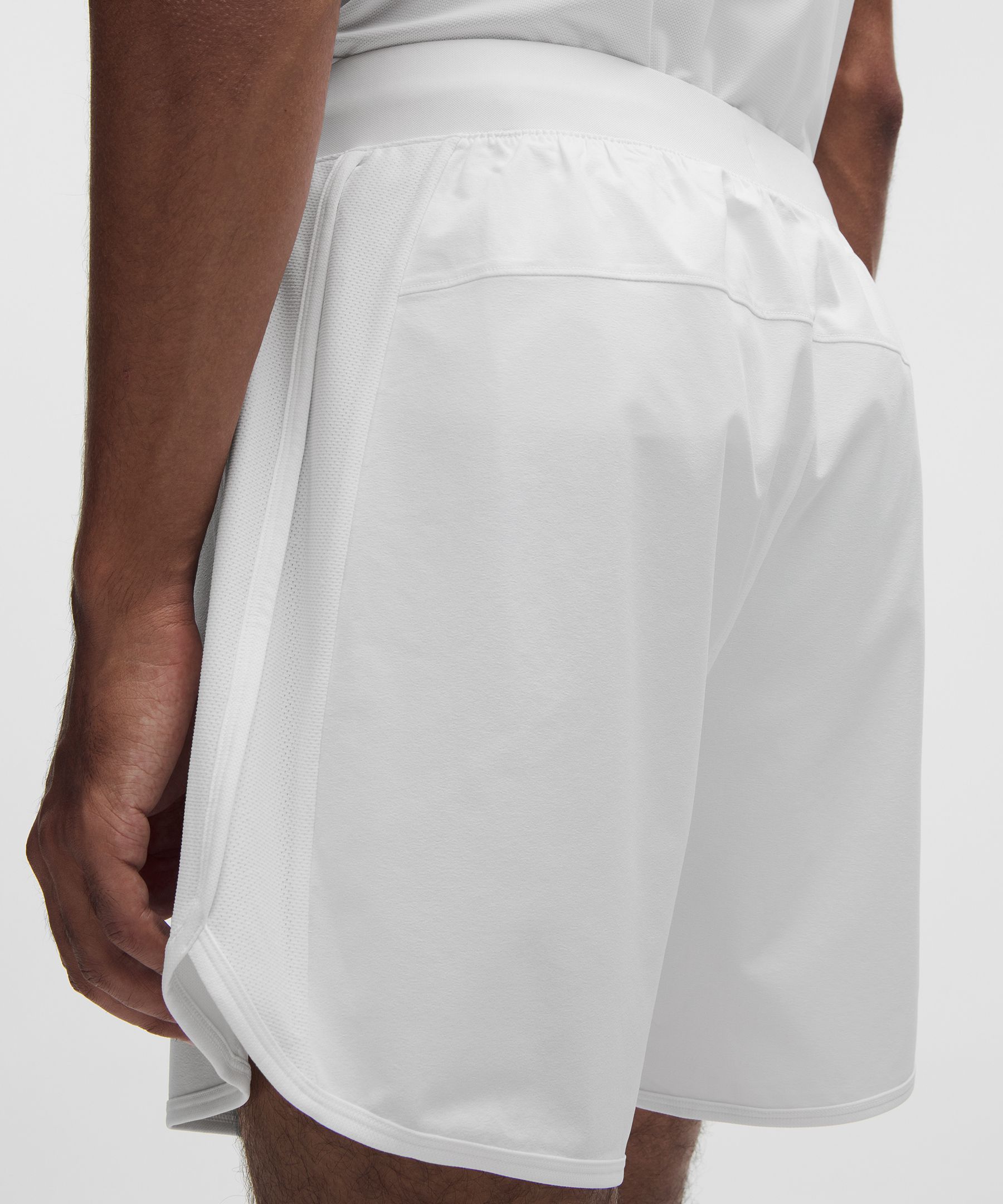 Pantal&oacute;n corto con paneles de malla para tenis, 18&nbsp;cm