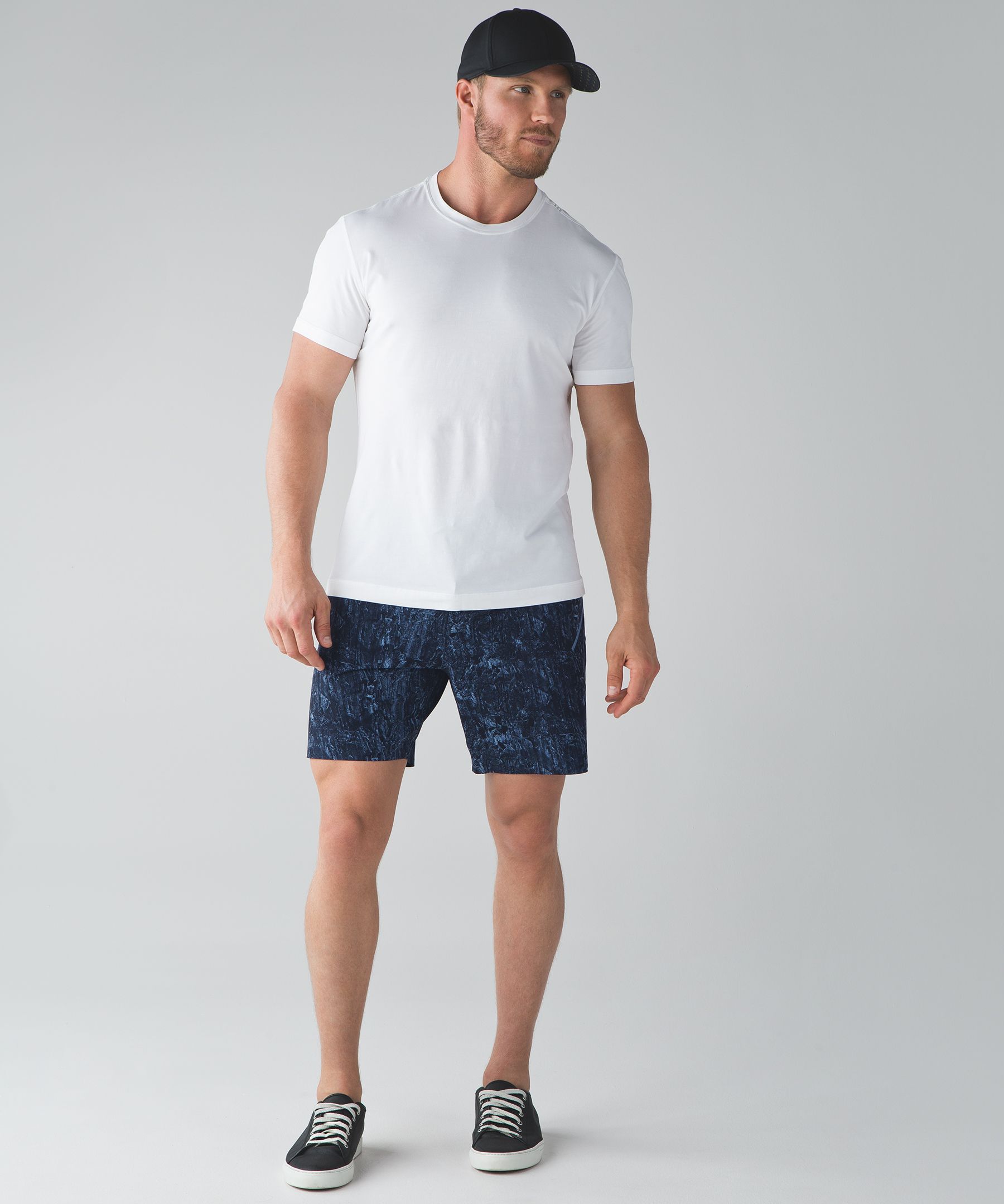 what to wear with lulu shorts men