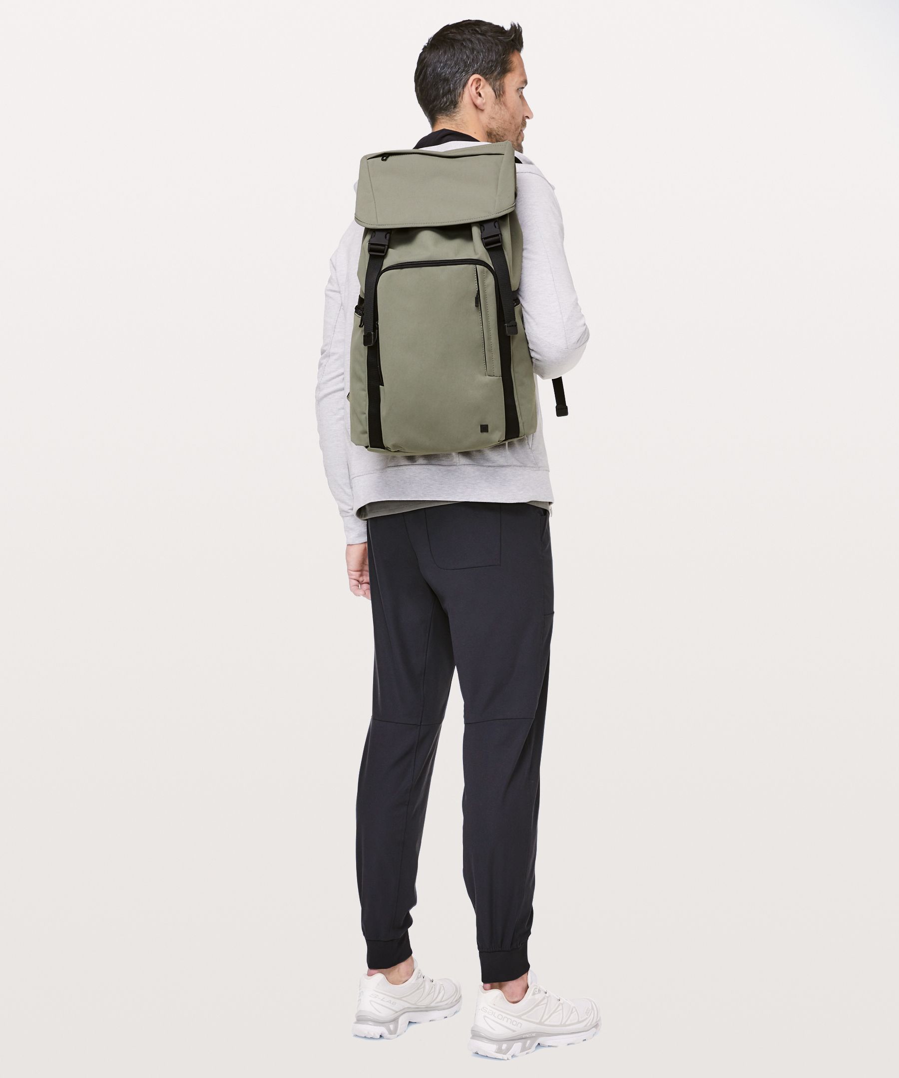 lululemon command the day backpack