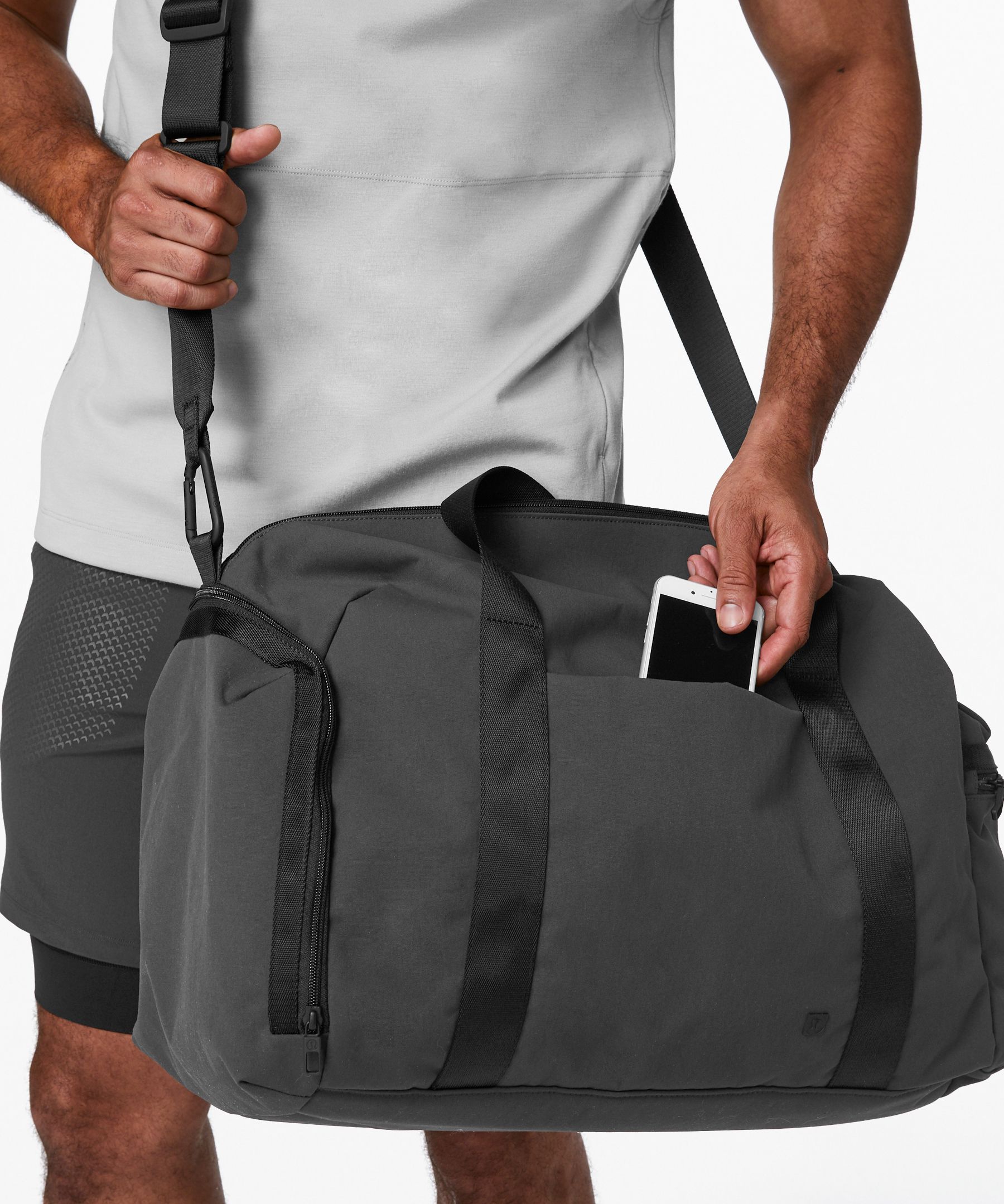 lululemon command the day duffel review