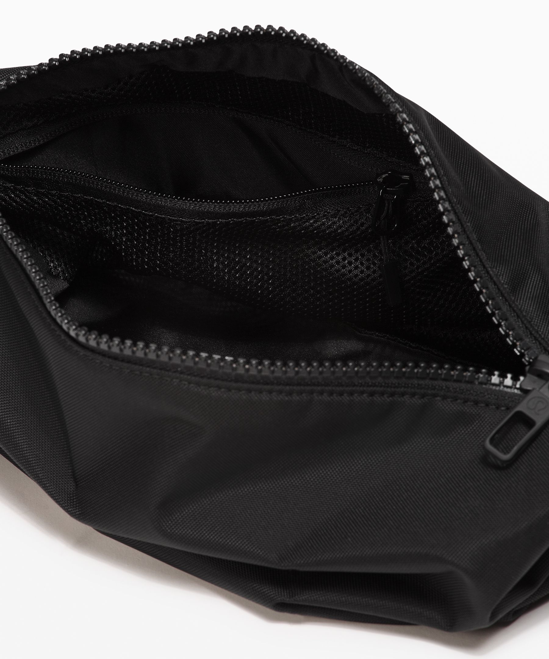 lululemon mens toiletry bag