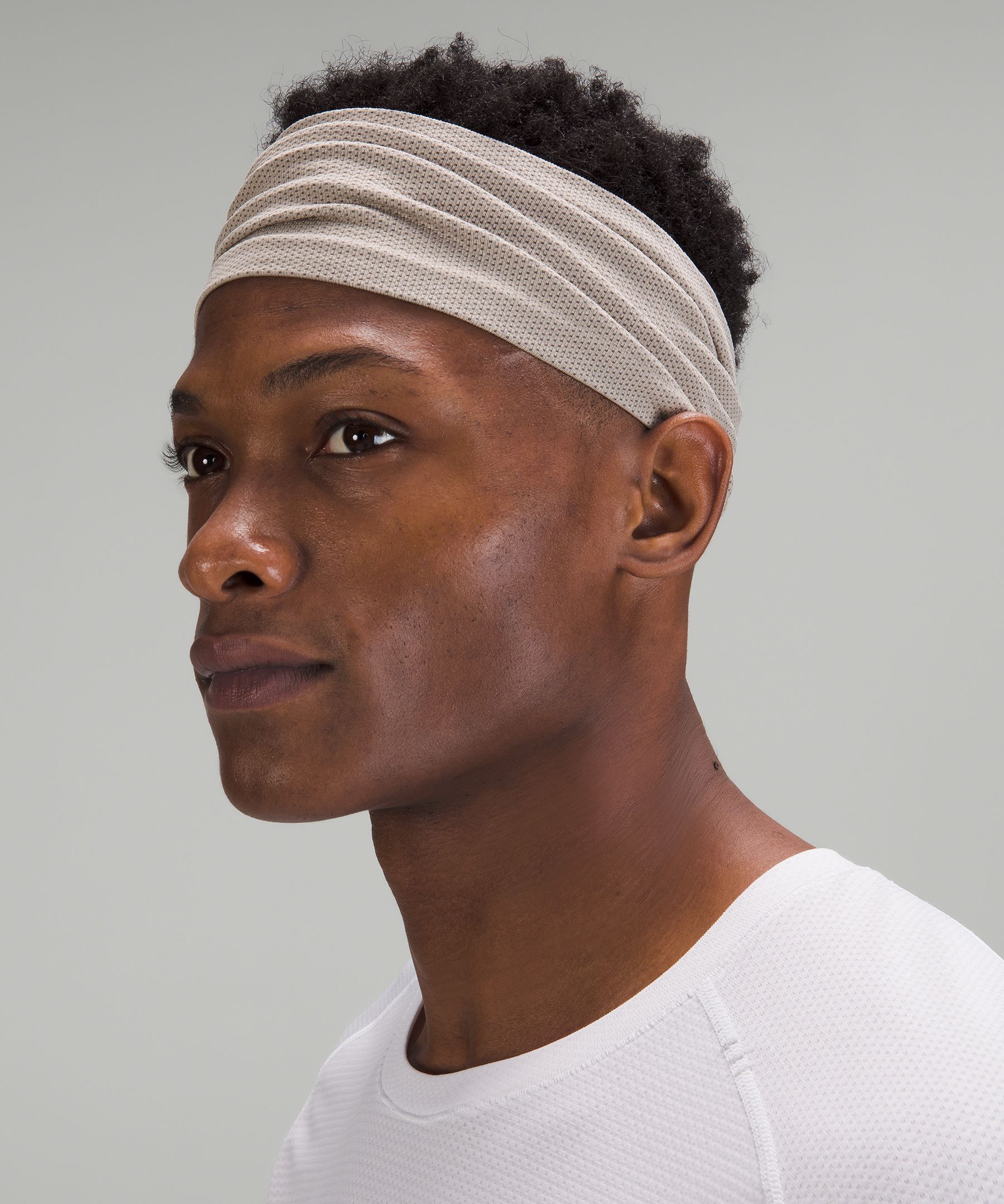 Lululemon Men's Metal Vent Tech Headband. 2