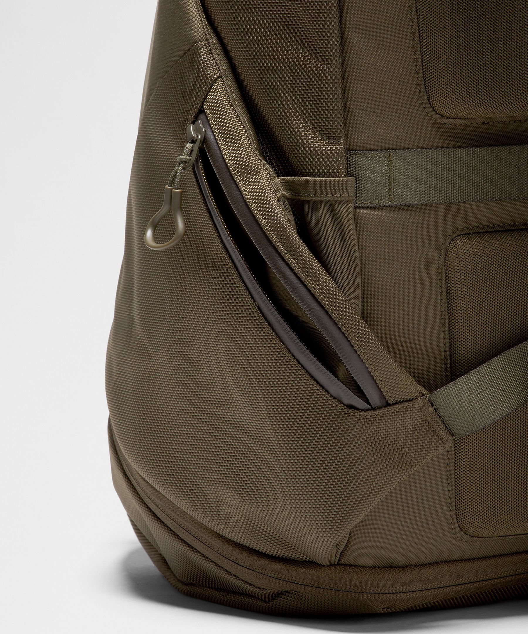 Daily Dispatch Backpack 28L