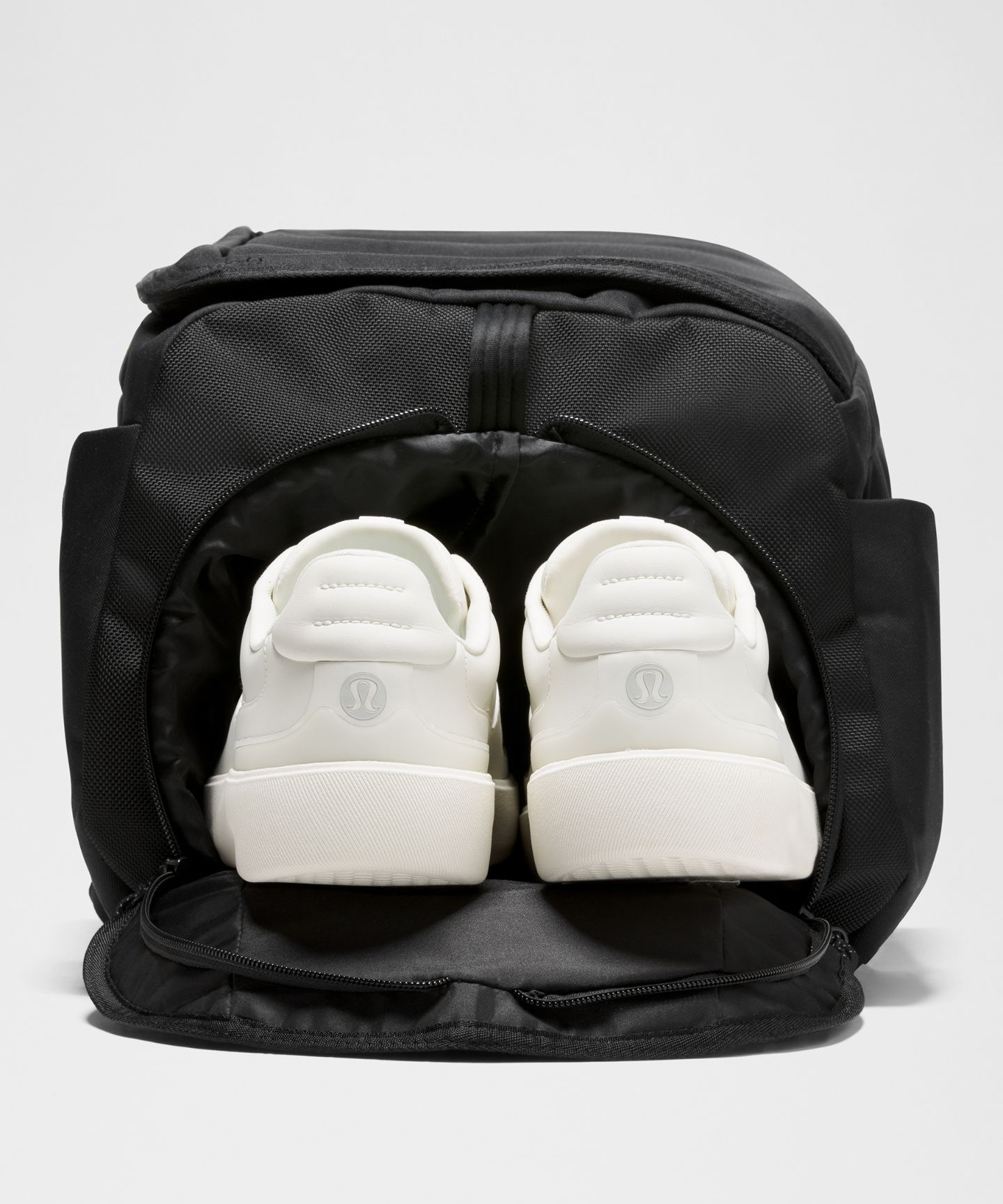 Сумка Lululemon Daily Dispatch Duffle 36L, цвет: Чёрный — фото 7