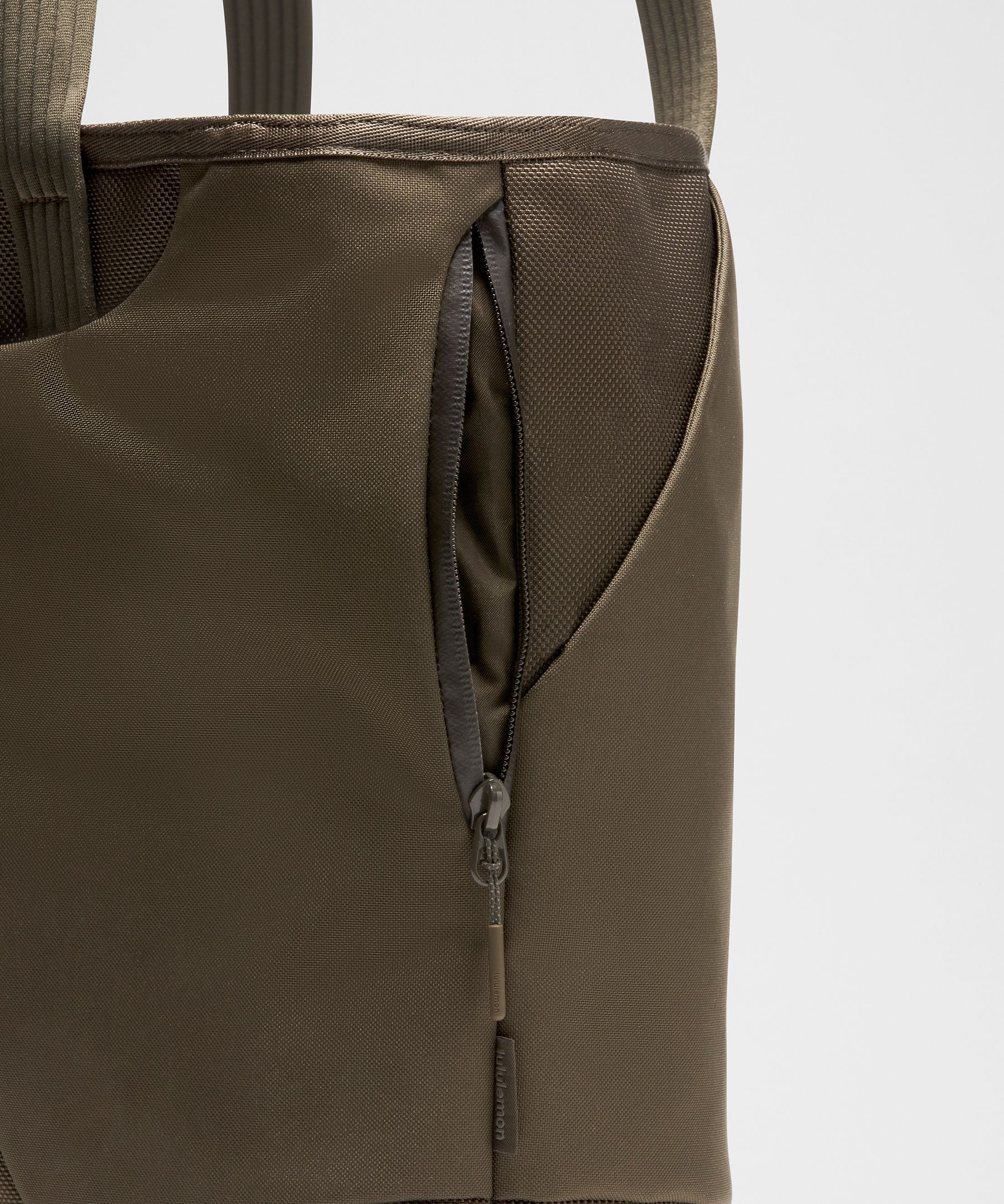 Daily Dispatch Tote Bag 16L