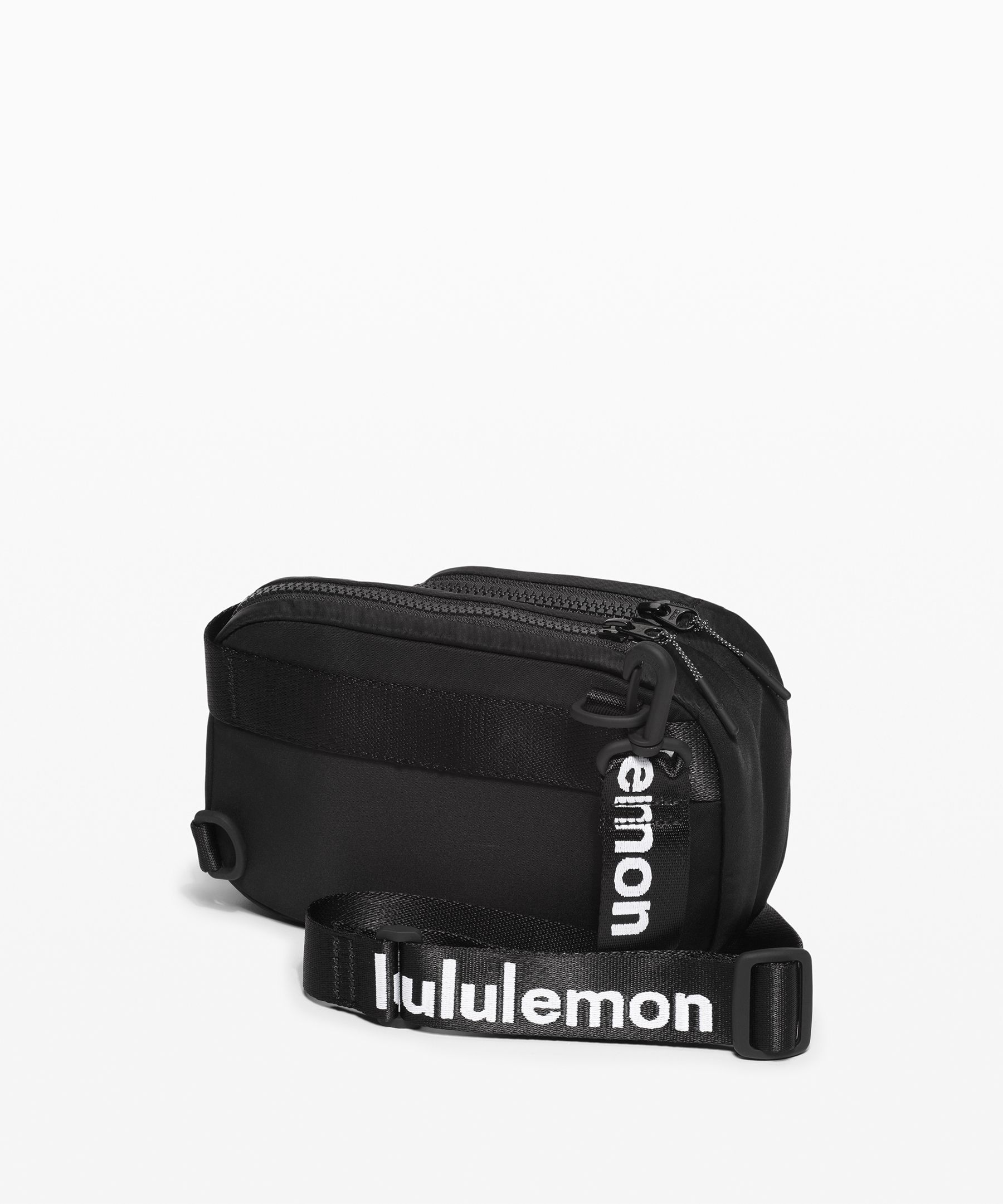 Skeptical on this bag Bc of the hang tag spacing 🤨 : r/lululemon