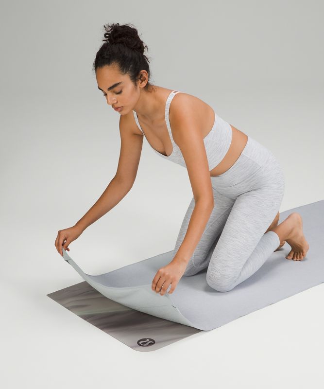 Serviette pour tapis de yoga avec détails adhérents