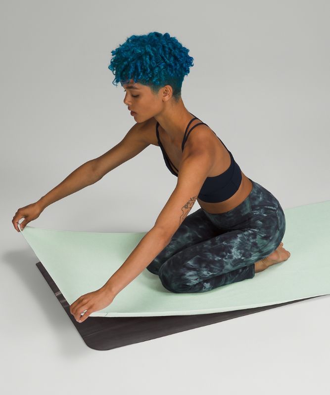 Serviette pour tapis de yoga avec détails adhérents