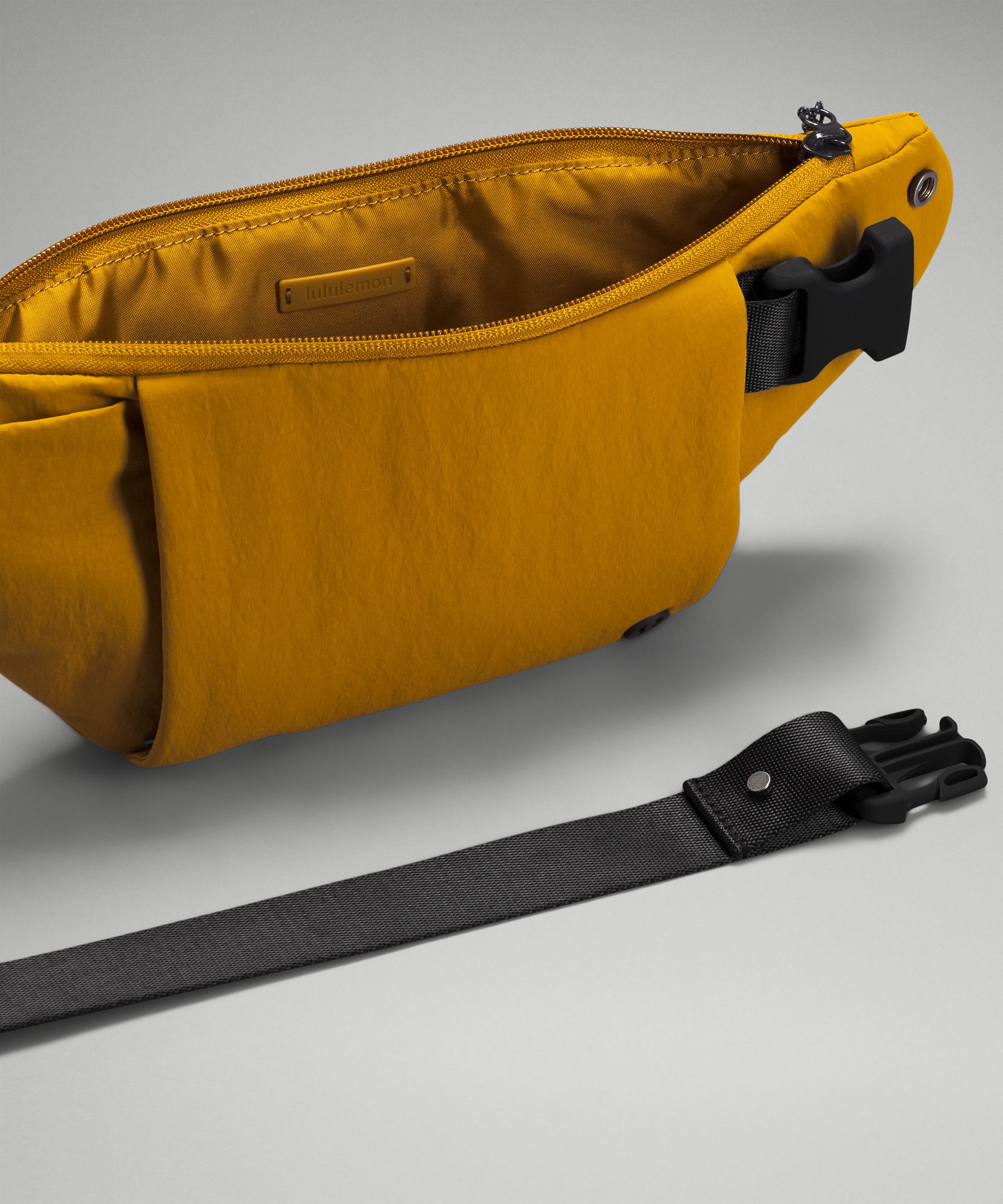 Lululemon + Multi-Pocket Belt Bag