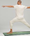 Tapis de yoga Take Form 5 mm Fabriqué avec du caoutchouc certifié FSC *Marble