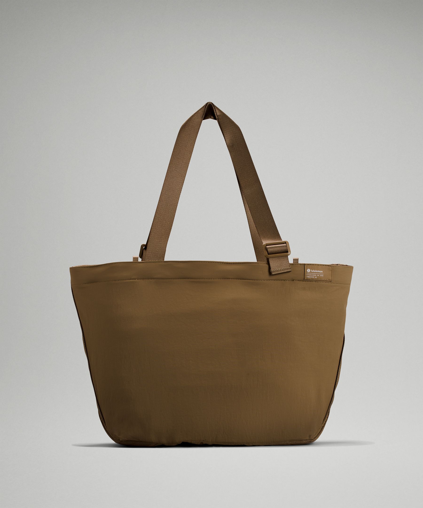 Lululemon Clean Lines Tote Bag 22l In Artifact