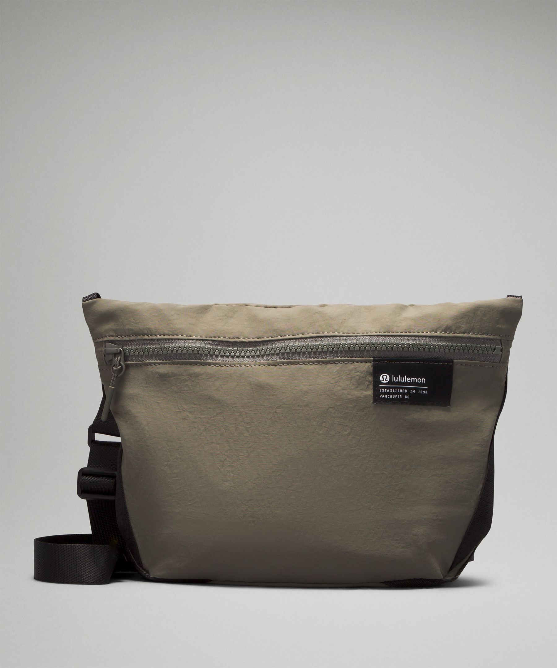lululemon clean lines crossbody bag 2.8l Lululemon Clean Lines Crossbody Bag 2.8l