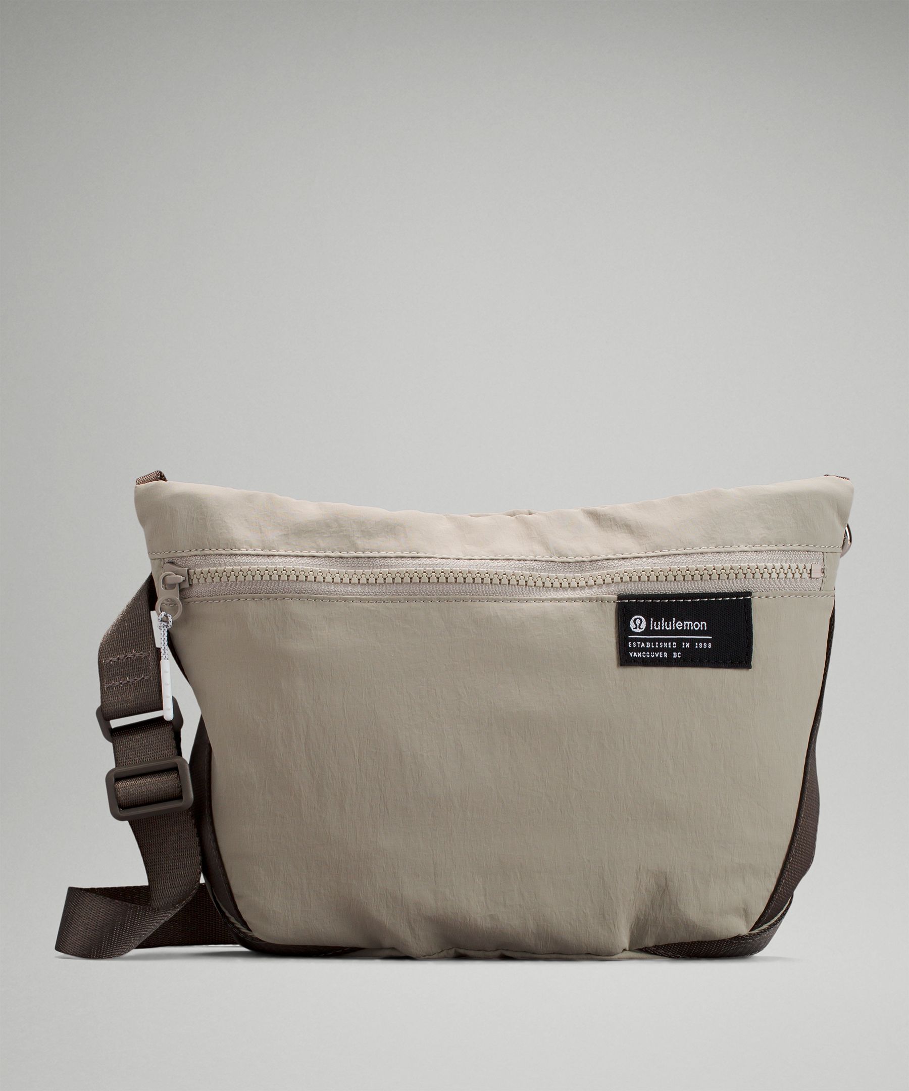 lululemon ★カナダ限定デザイン★Team  Clean Line Bag Lululemon Team Canada Clean Lines Tote Bag 22L *CPC Logo