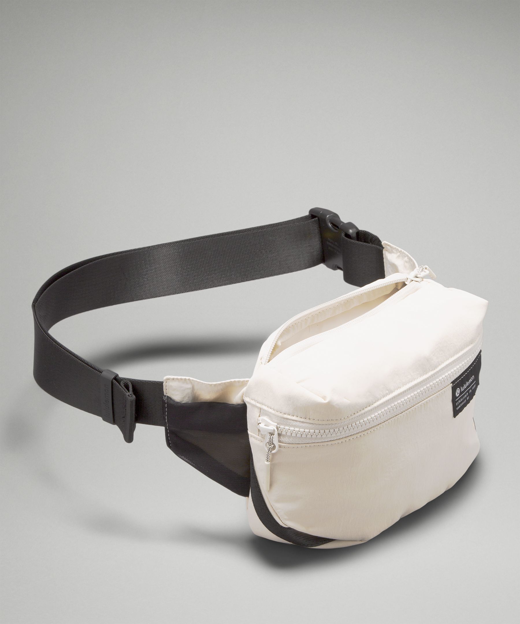 Clean Lines Belt Bag 2L