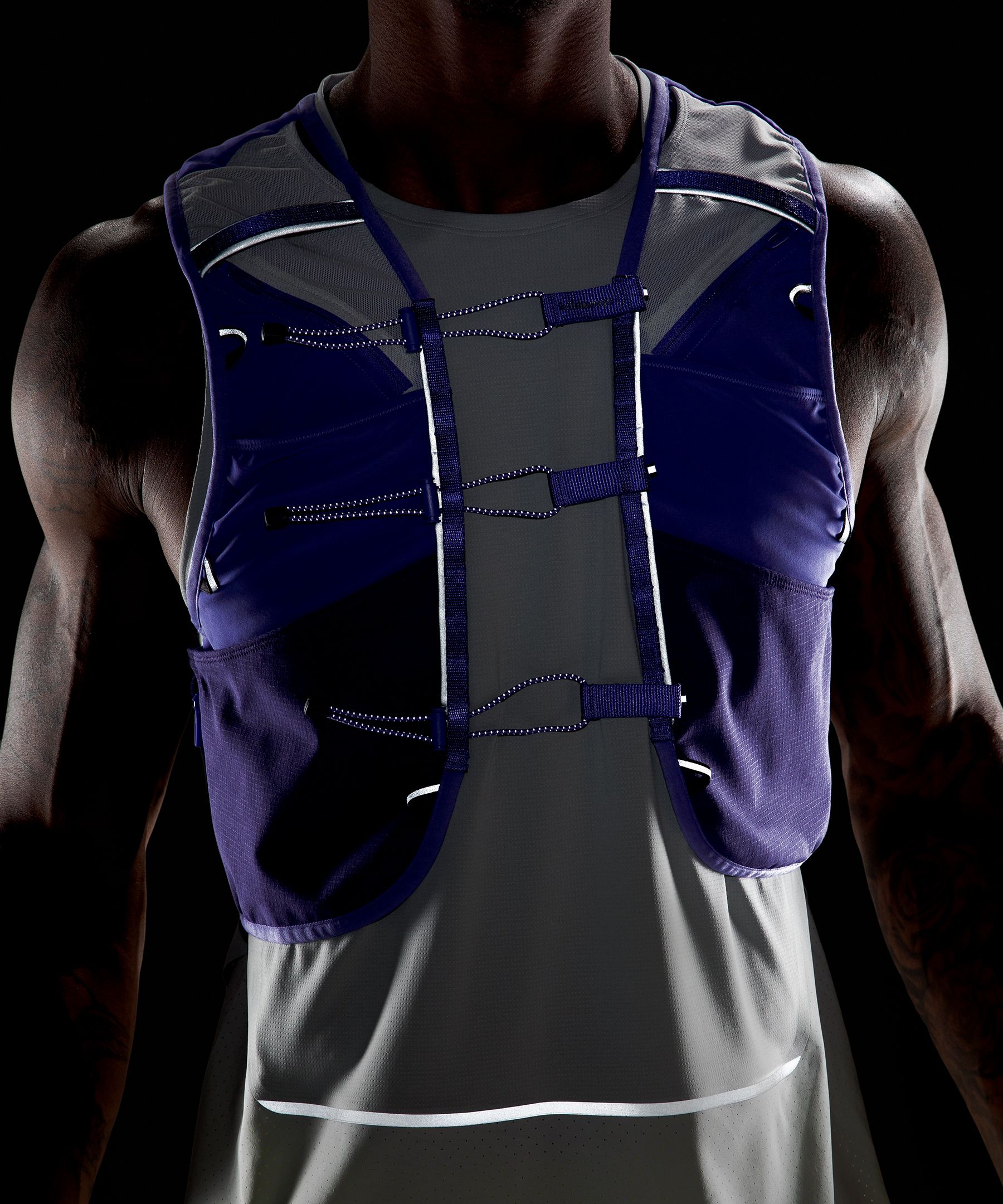 Fast and Free Running Vest, Equipment