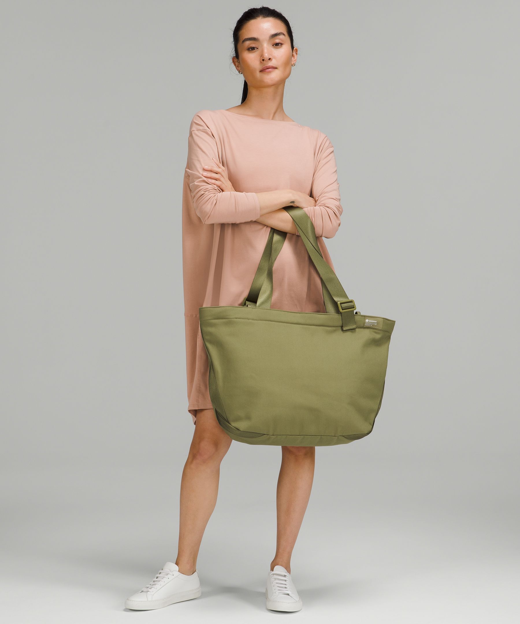 clean lines tote 22L in trench - regular in-store markdown to $69 !! : r/ lululemon