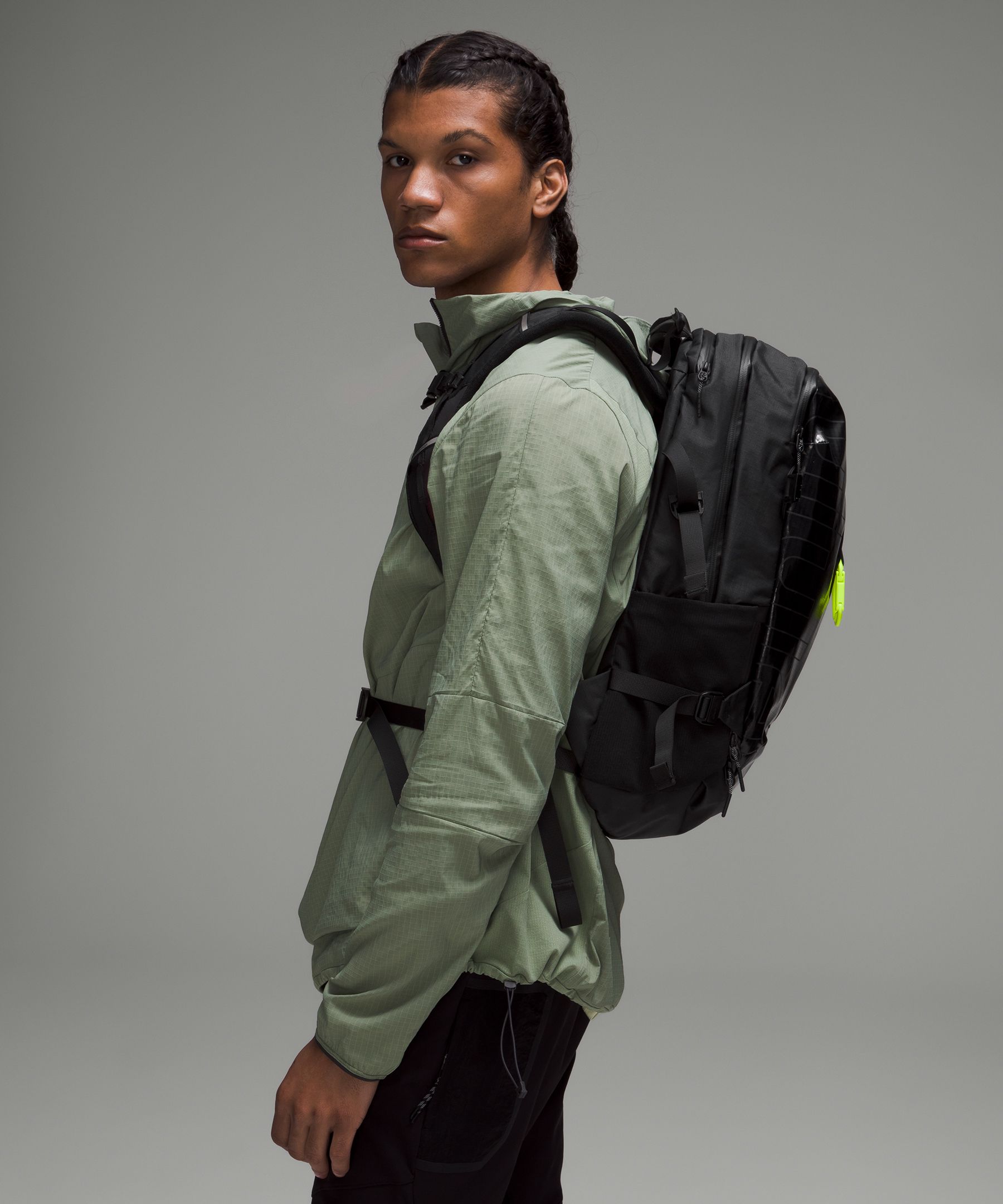 Hiking on sale backpack 25l