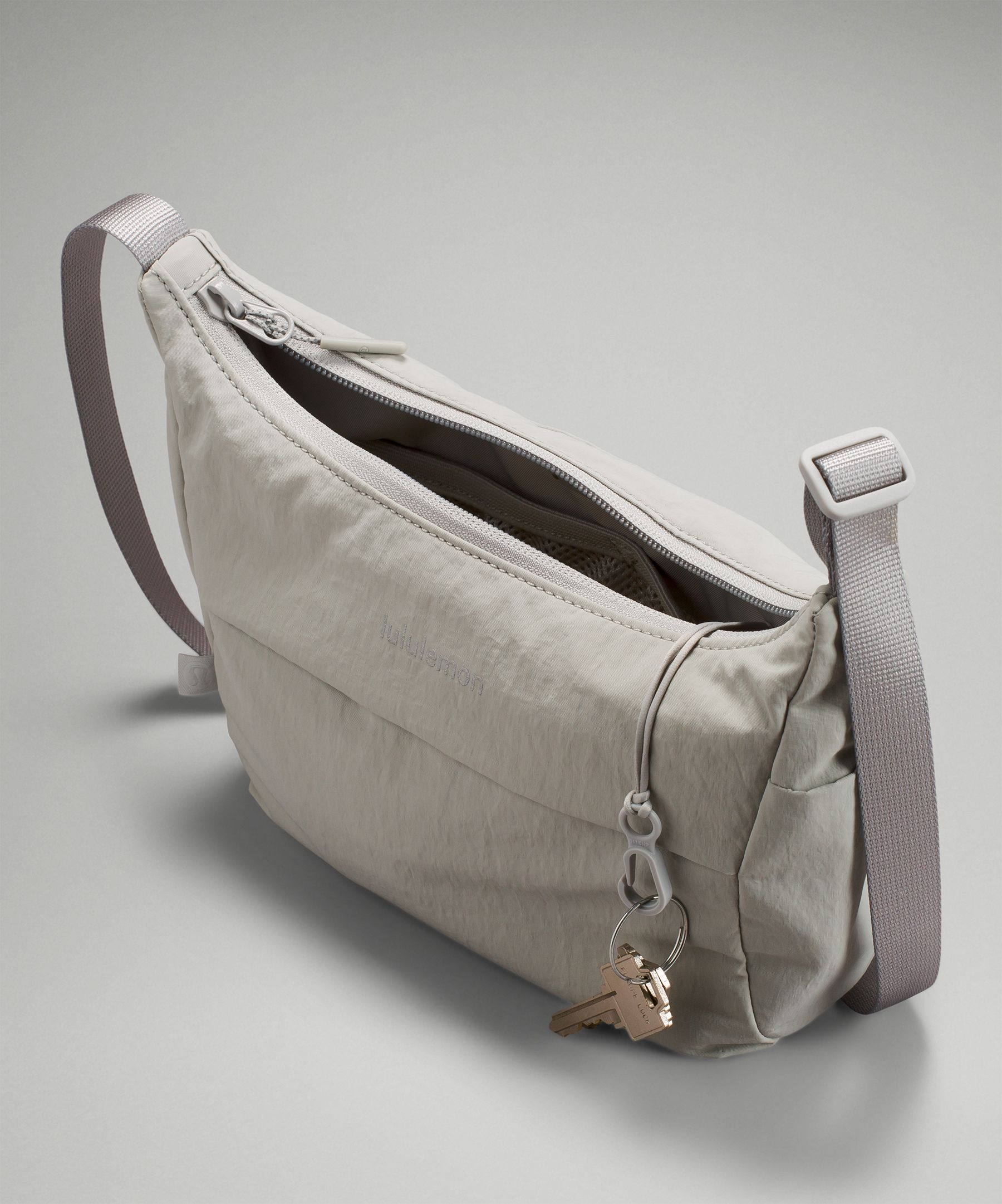 Sling Crossbody Bag 2L バッグ Lululemon JP