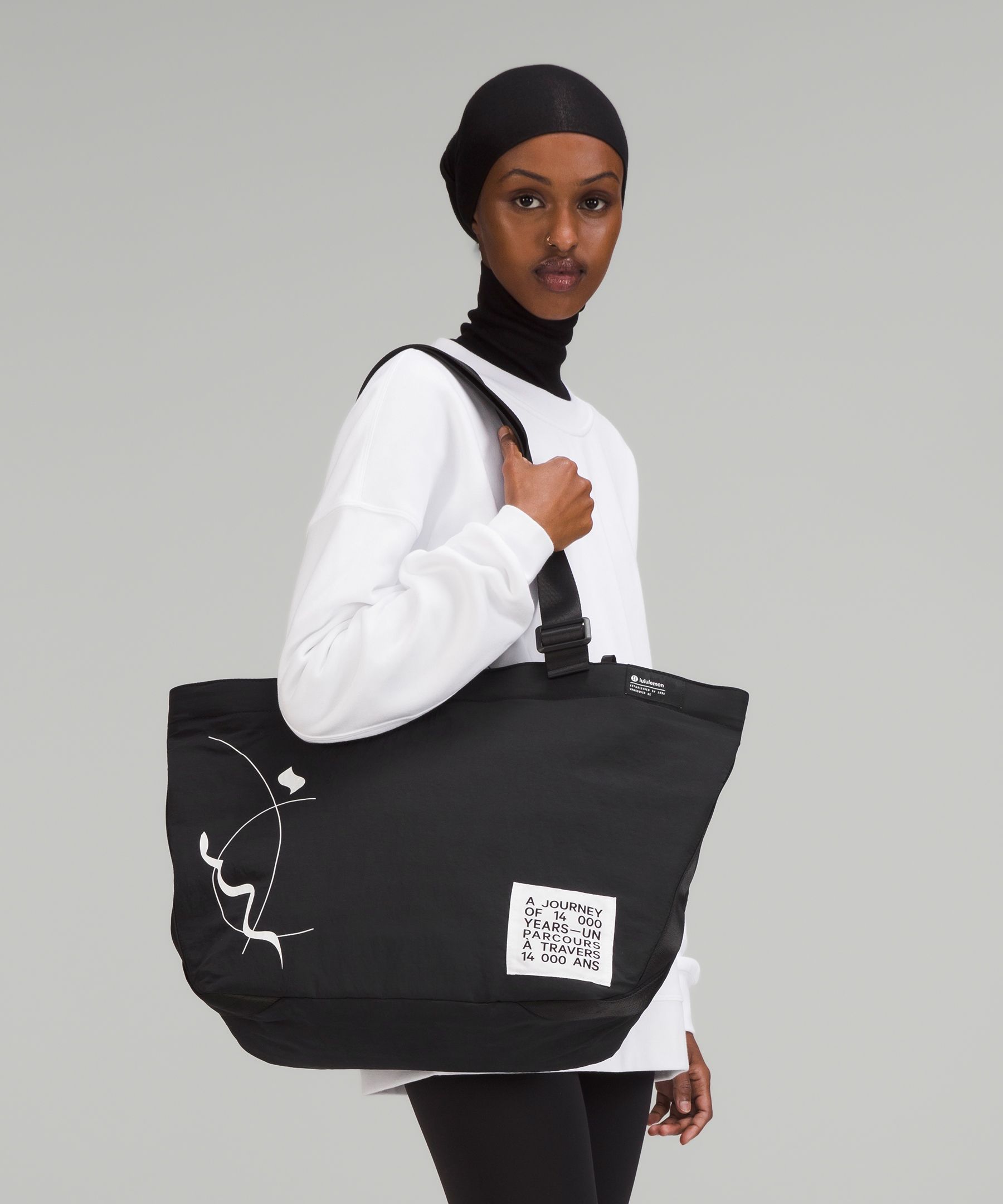 lululemon ★カナダ限定デザイン★Team Canada Clean Line Bag lululemon ☆カナダ限定デザイン☆Team Canada Clean Line Bag