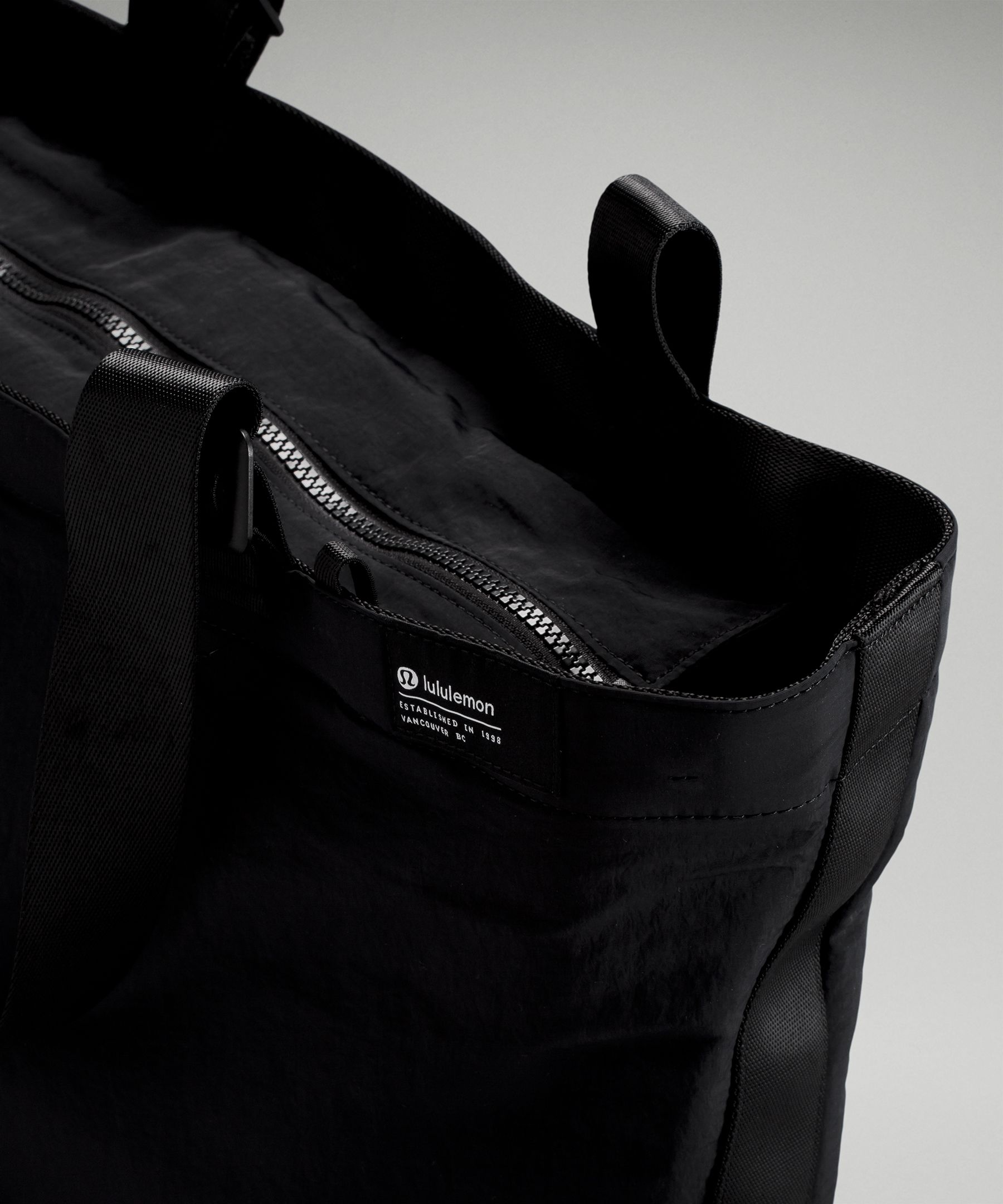 lululemon ★カナダ限定デザイン★Team  Clean Line Bag lululemon ☆カナダ限定デザイン☆Team Canada Clean Line Bag