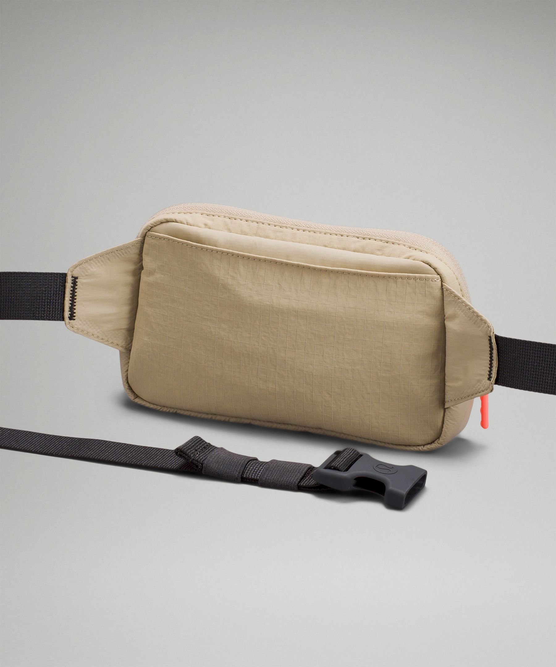Lululemon Mini Belt Bag. 4