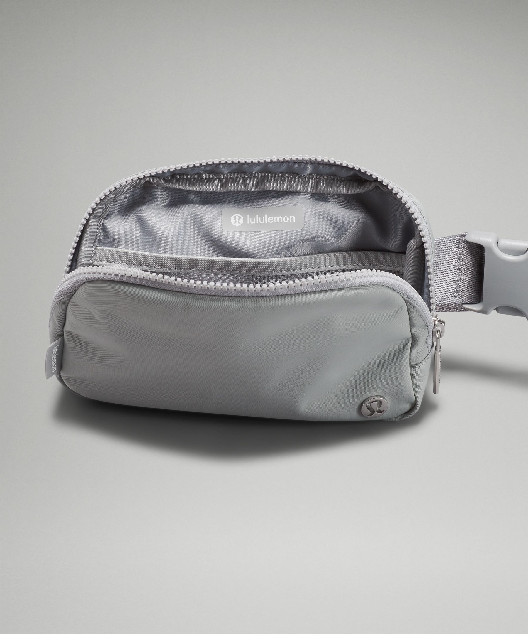 Lululemon Athletica, Lululemon Everywhere Belt Bag 1L (Silver Drop)