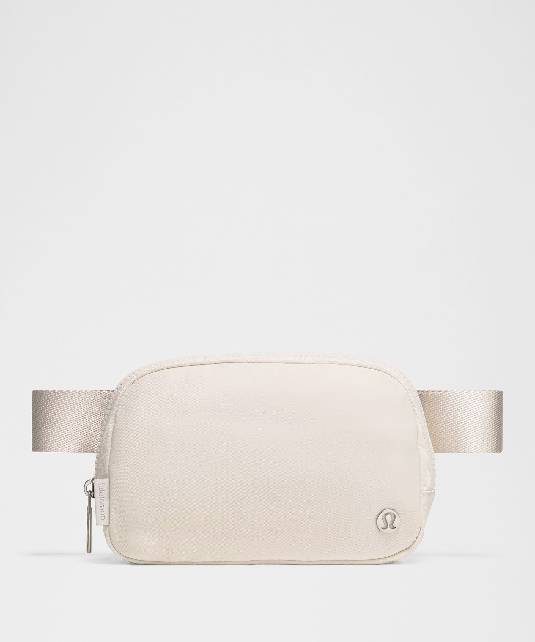 lululemon – Everywhere Belt Bag 1L – Color Silver/White