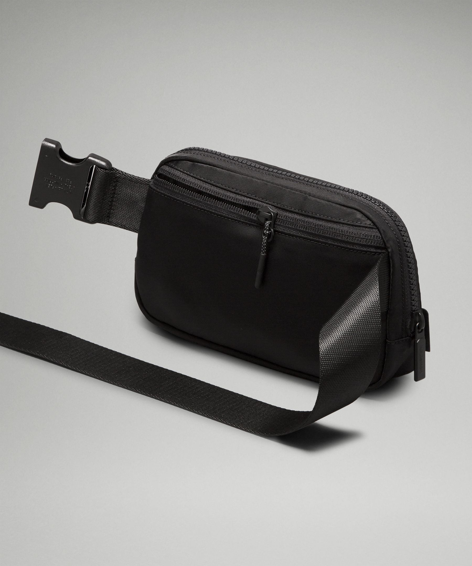 Lululemon black everywhere online belt bag