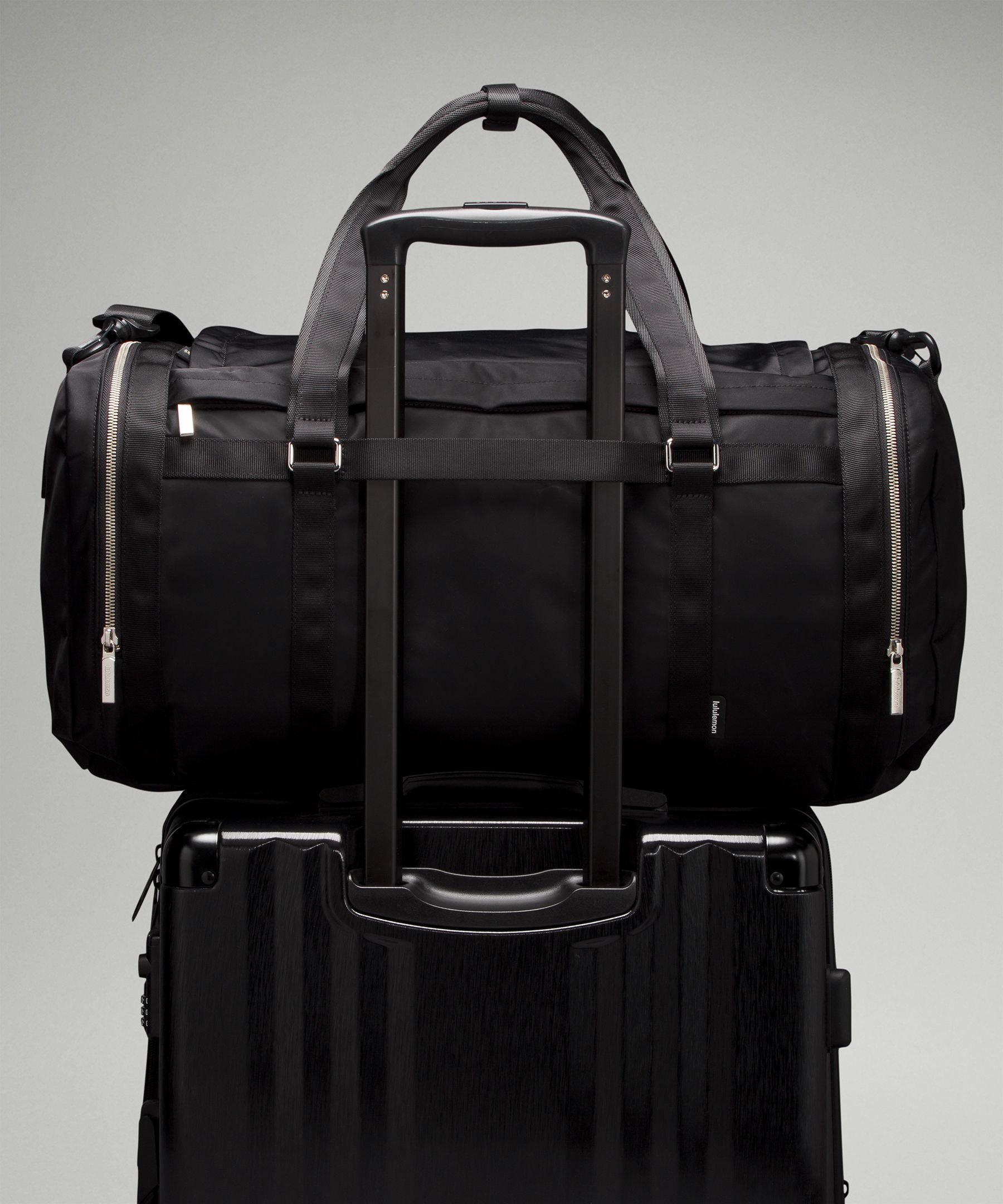 Lululemon para duffle online travel