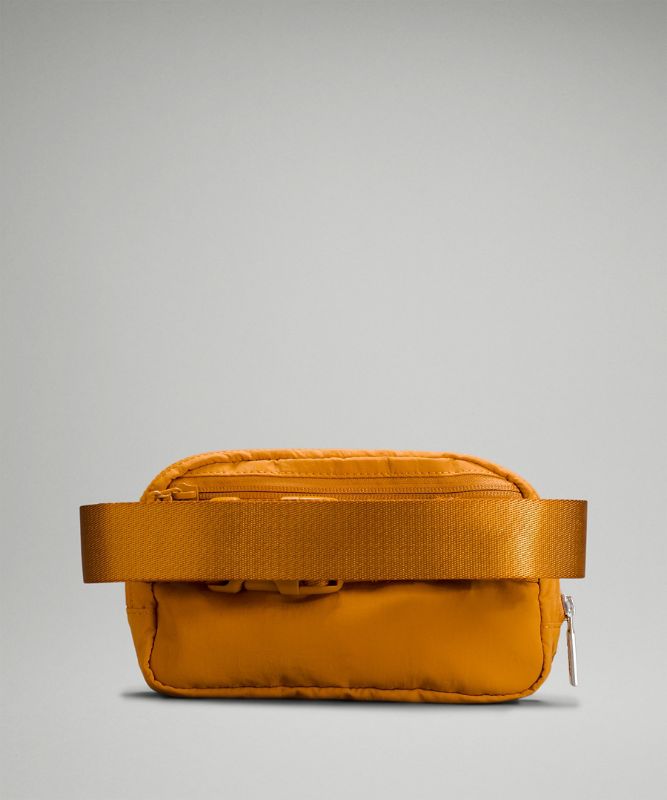 Belt Bag for Women Fanny Pack Stylish Practical Minimal Fits Phone Sand Brown Wallet 