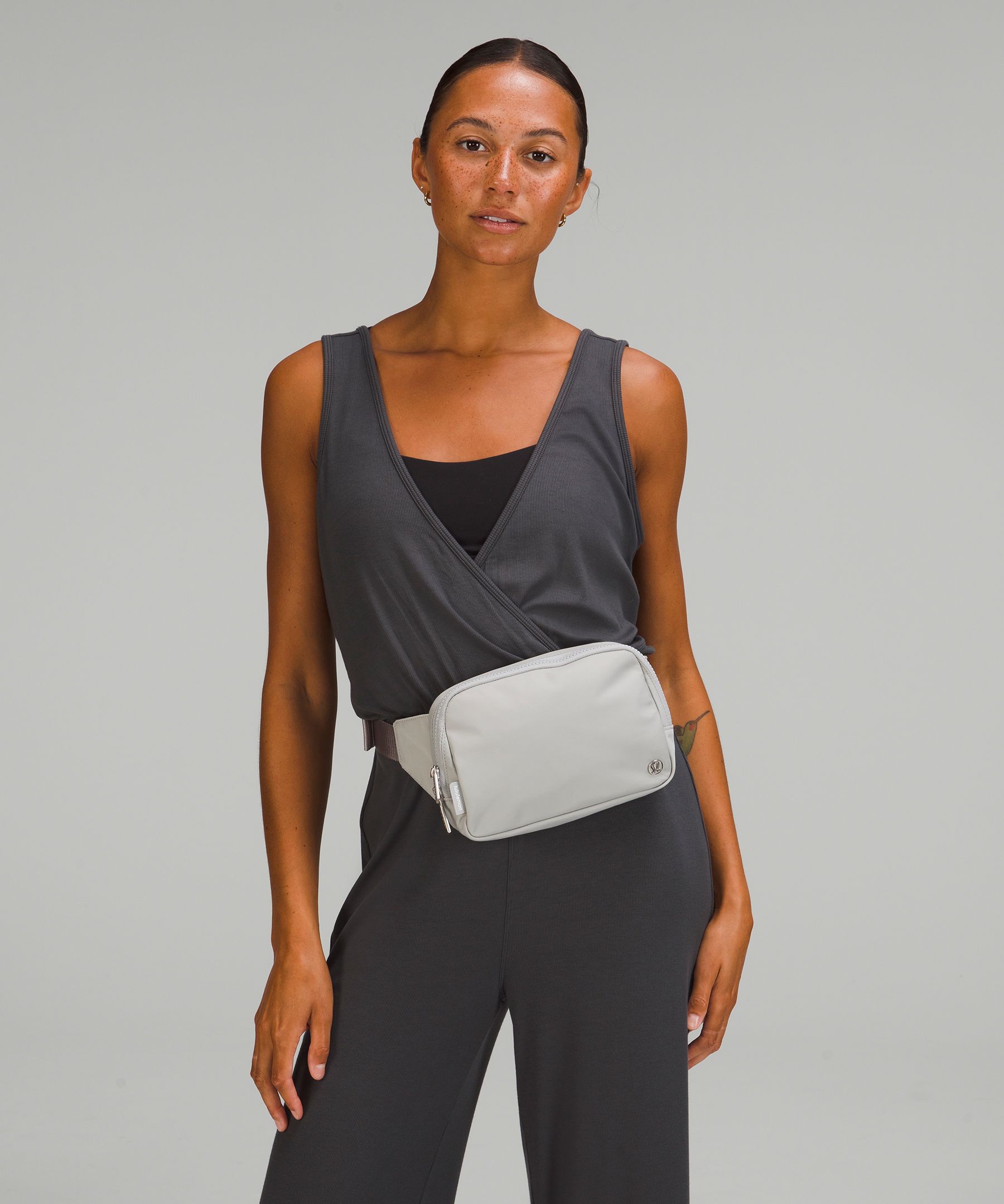 Lululemon Everywhere Belt Bag - town-green.com