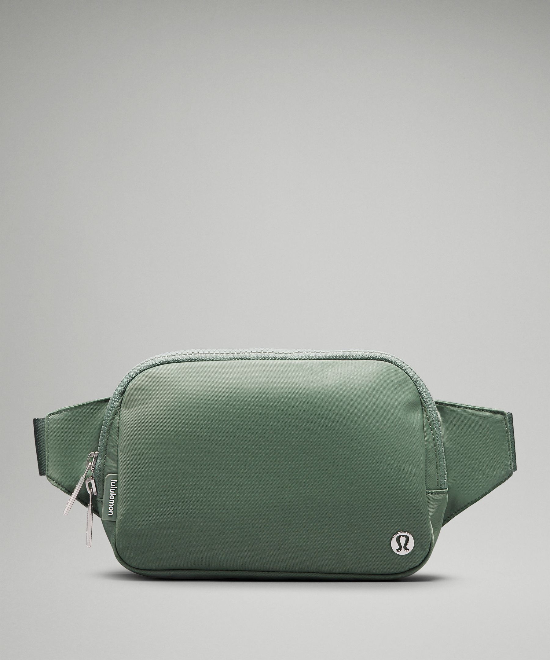 Lululemon look alike bag with green lux nylon : r/sewing