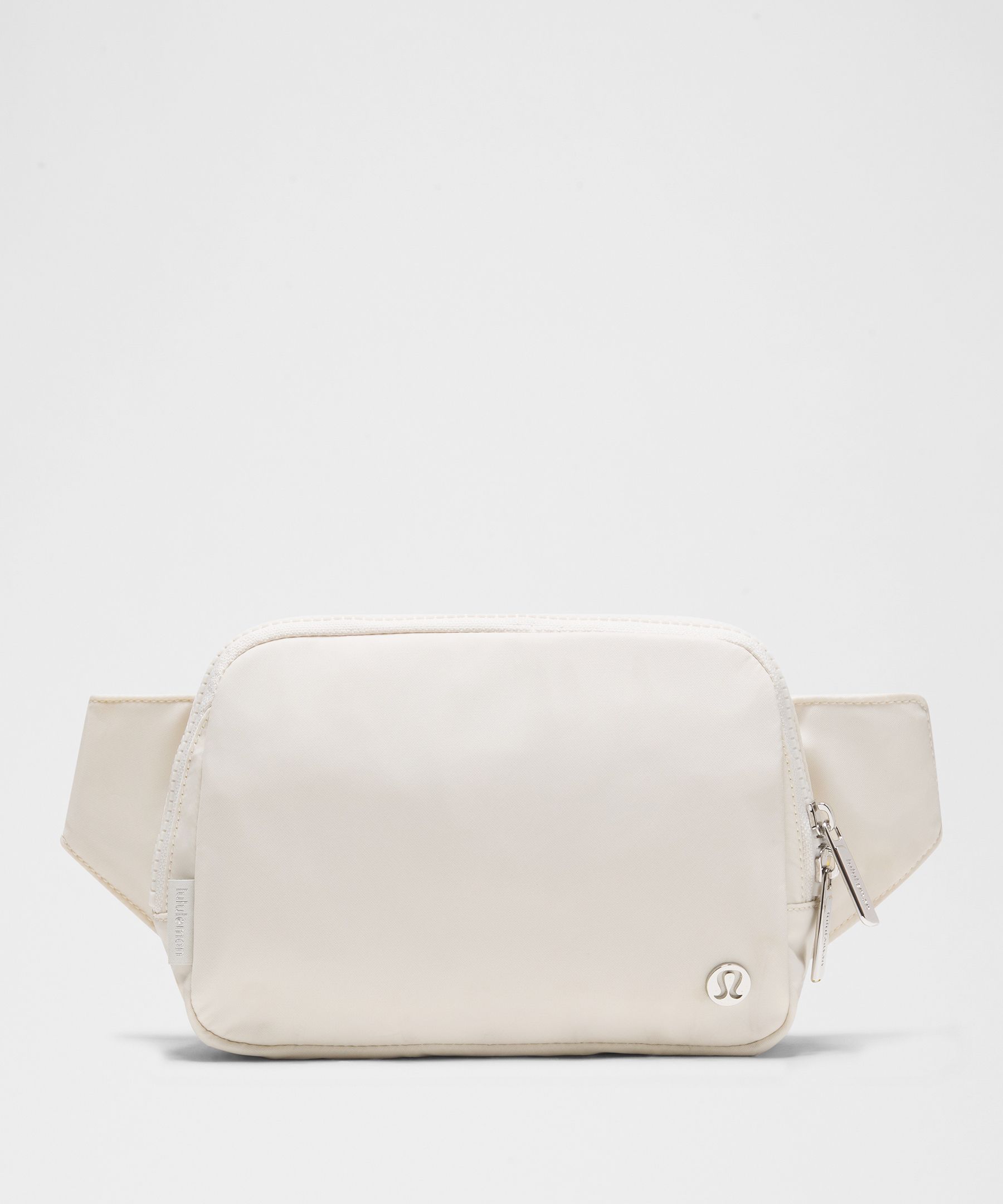 lululemon – Everywhere Belt Bag Large 2L – Color Silver/White