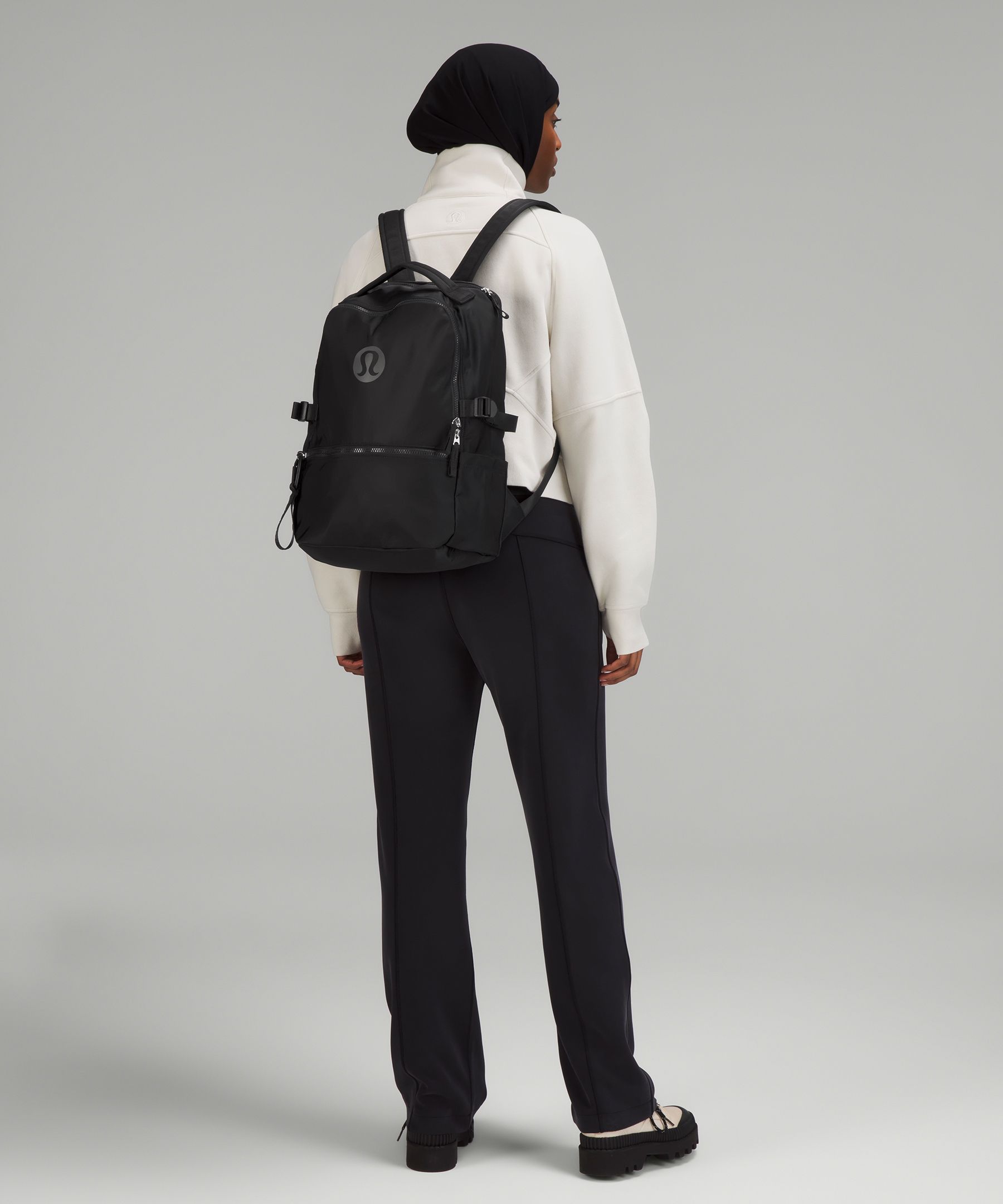 ルルレモンリュック新品タグ付き！オマケ付き！Lululemon New Crew Backpack