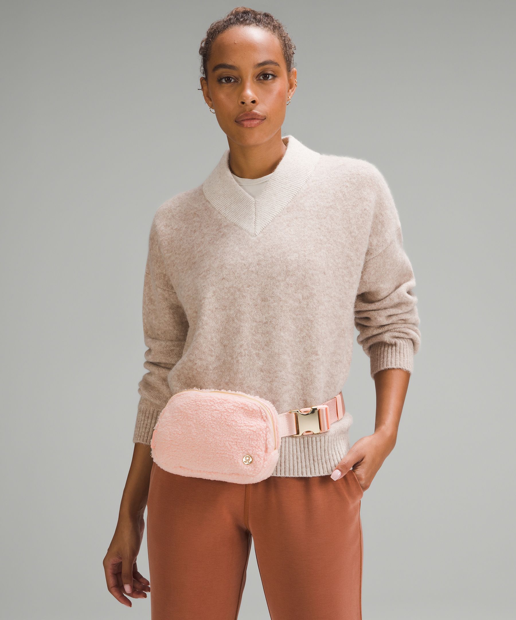 Lululemon Everywhere Belt Bag 1L Fleece - Pink Mist/Gold