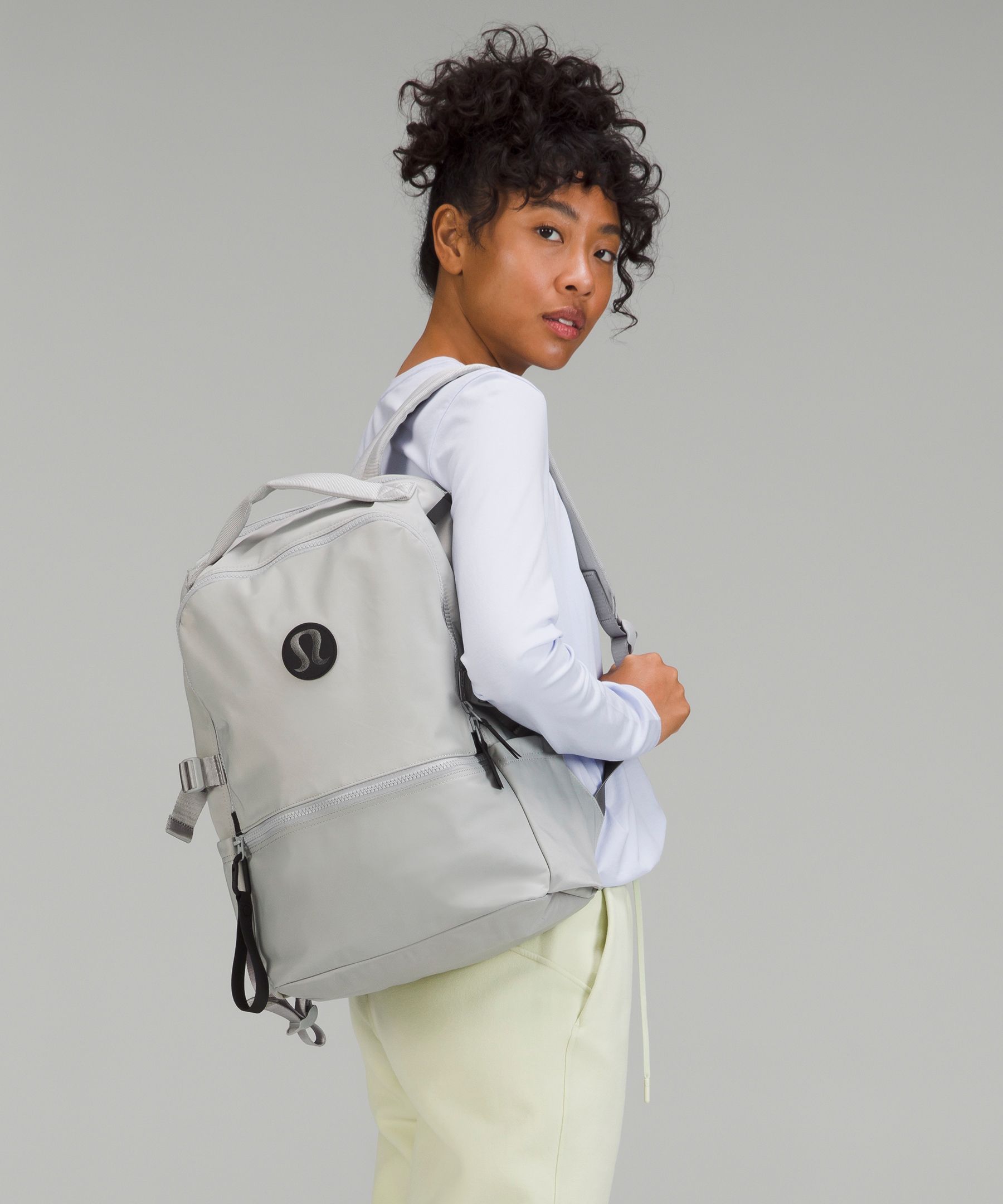 新品タグ付き！オマケ付き！Lululemon New Crew Backpack