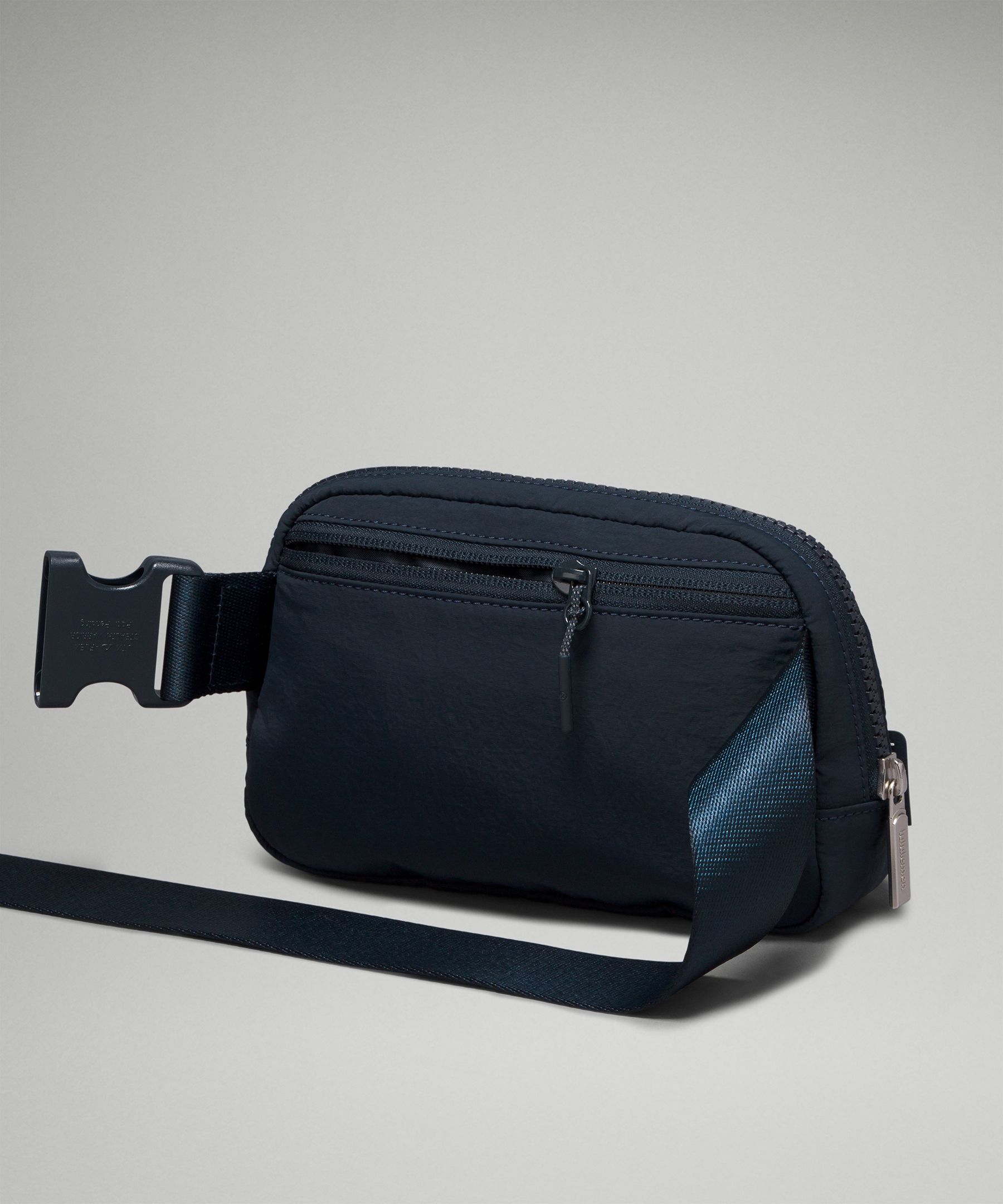 Lululemon Athletica Everywhere Fleece Belt Bag (Black) : :  Clothing, Shoes & Accessories