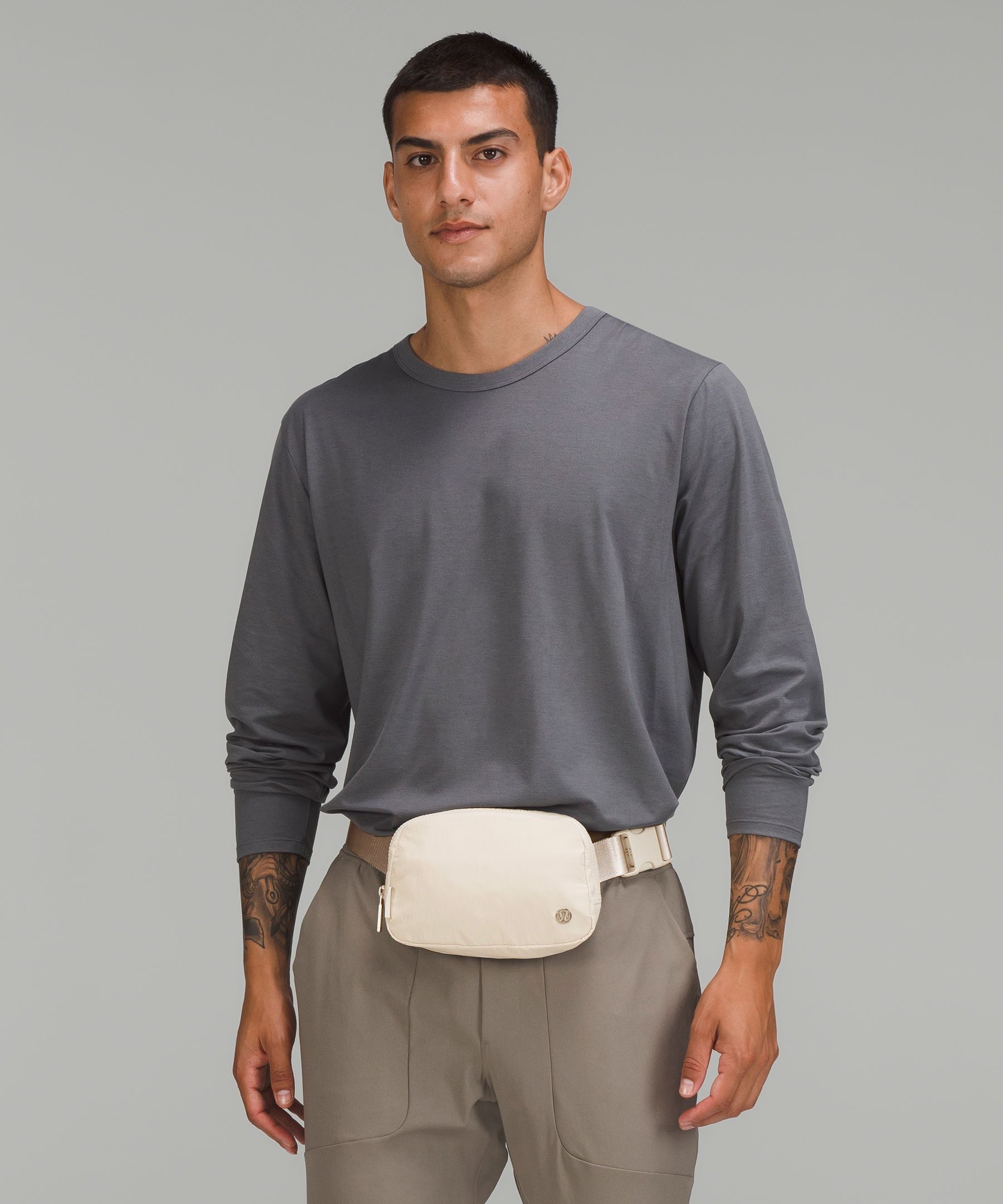 Gloss Trim Run 1/2 Zip Long Sleeve size 6/sunset paired with the Wear  Everywhere Belt bag! : r/lululemon