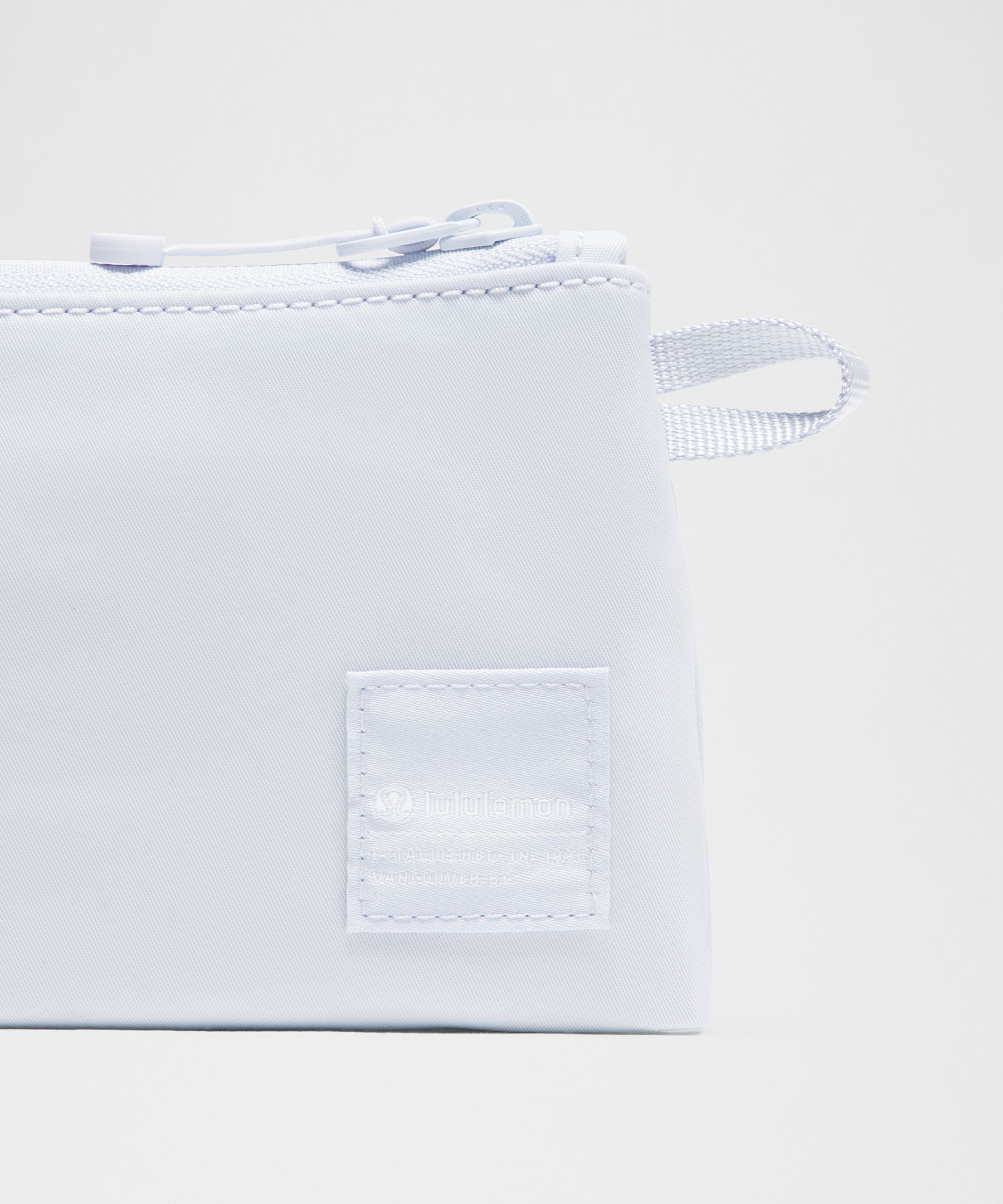 Lululemon Lightweight Pouch
