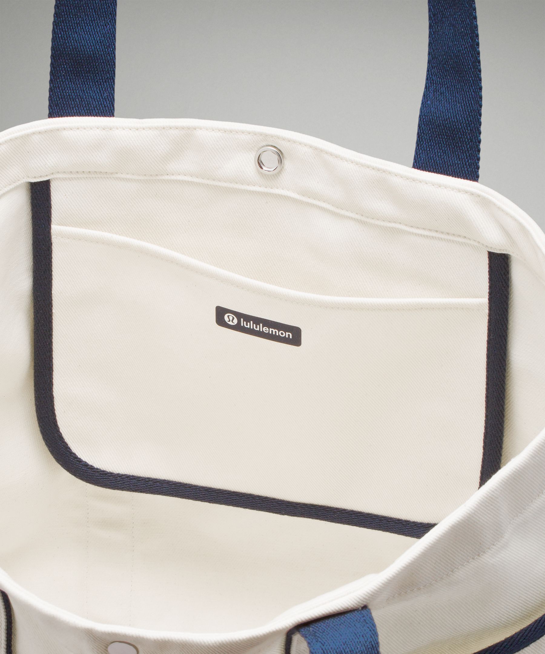 Lululemon + Multi-Pocket Belt Bag