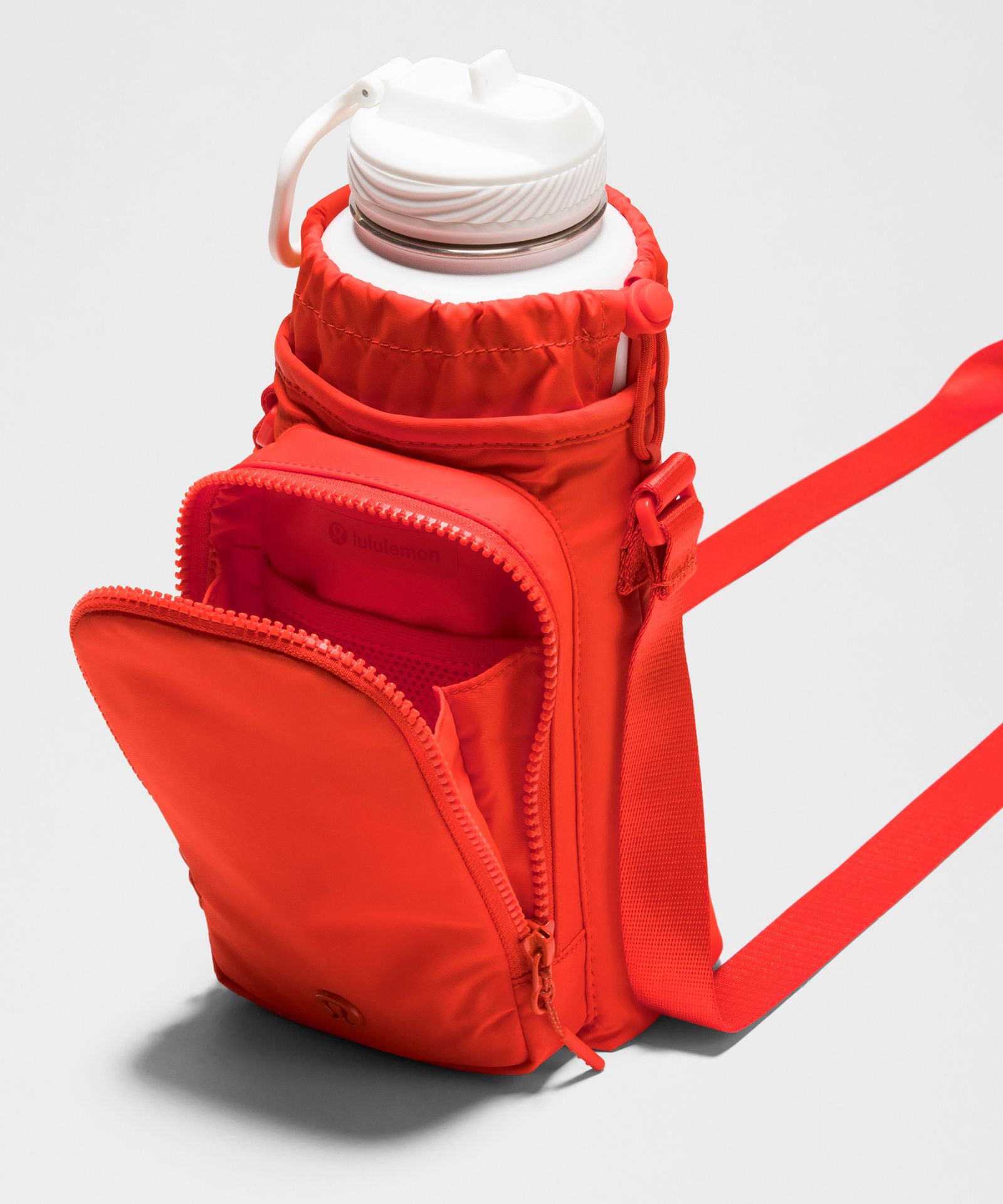 Сумка кросс-боди Lululemon Water Bottle объёмом 2 л — фото 4